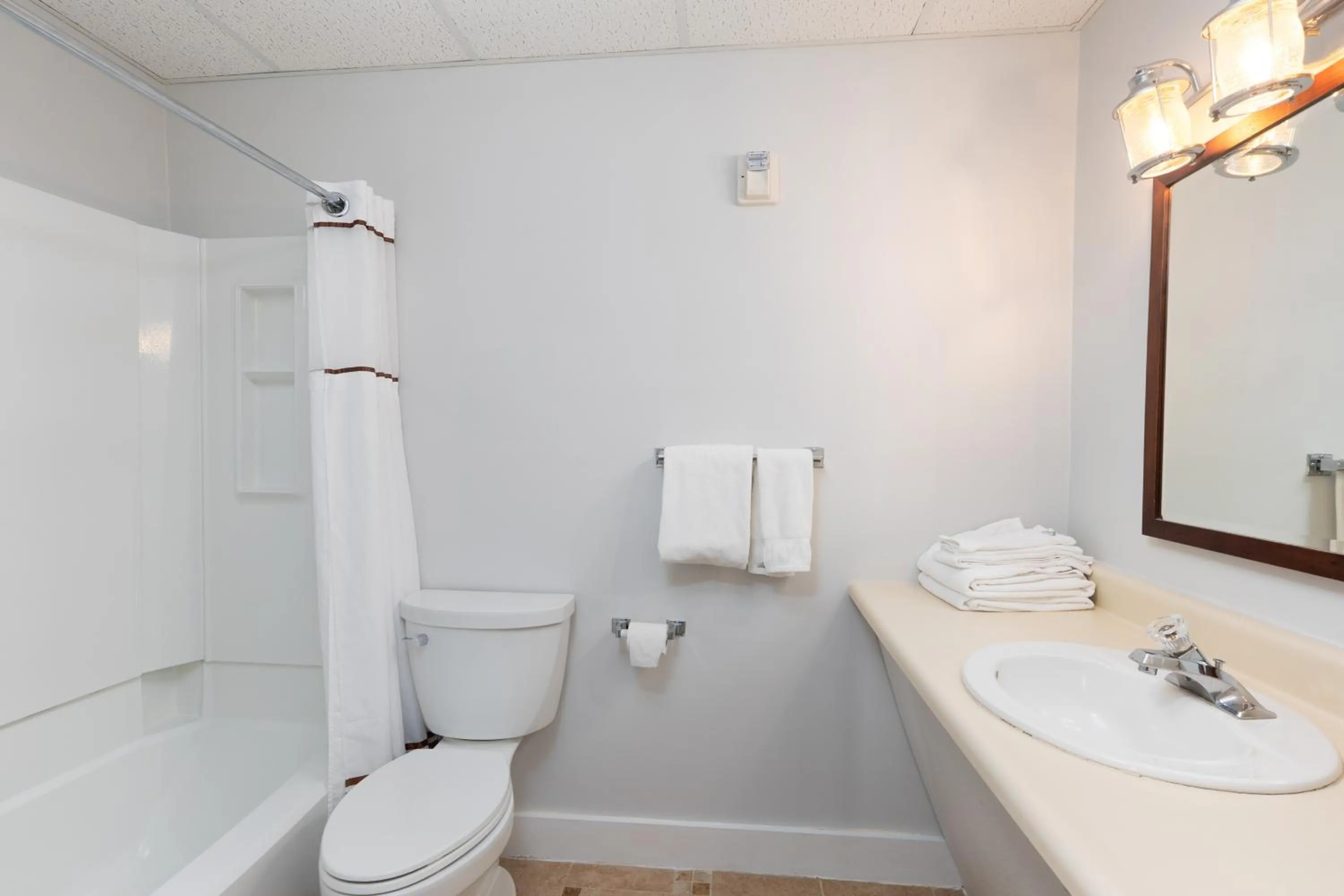 Shower in Fisherman's Wharf Inn