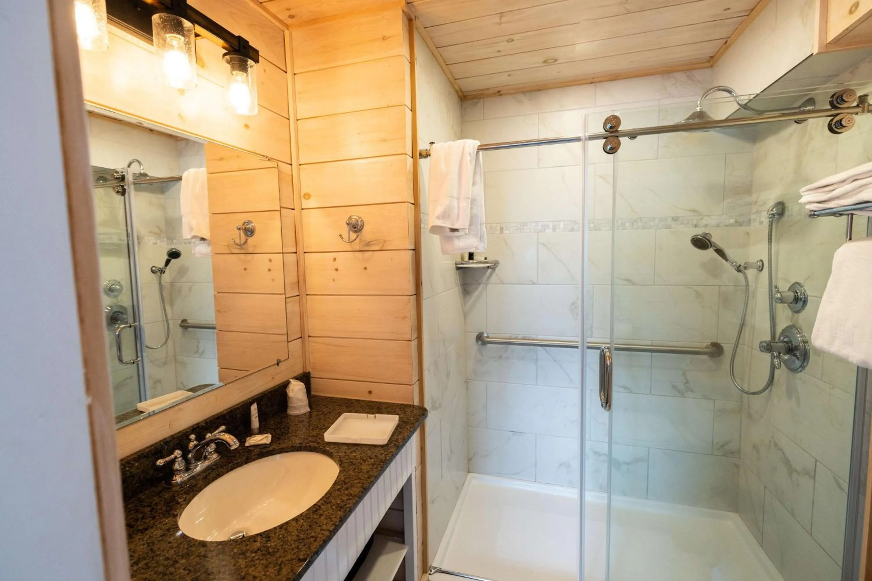 Bathroom in Fisherman's Wharf Inn