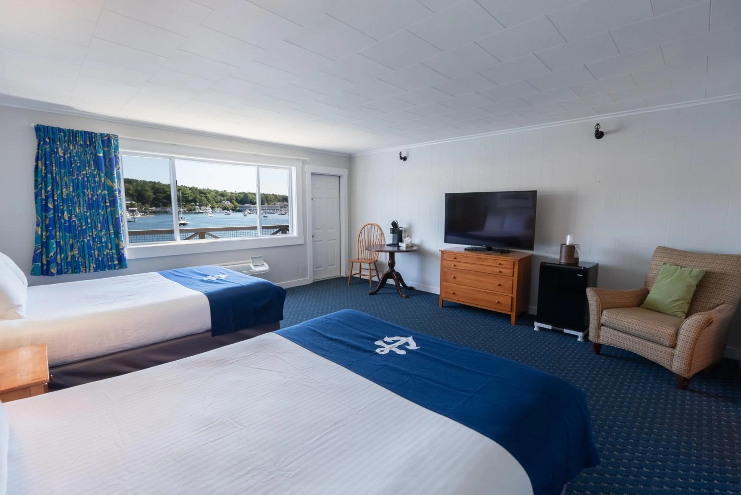 Photo of the whole room, Bed in Fisherman's Wharf Inn