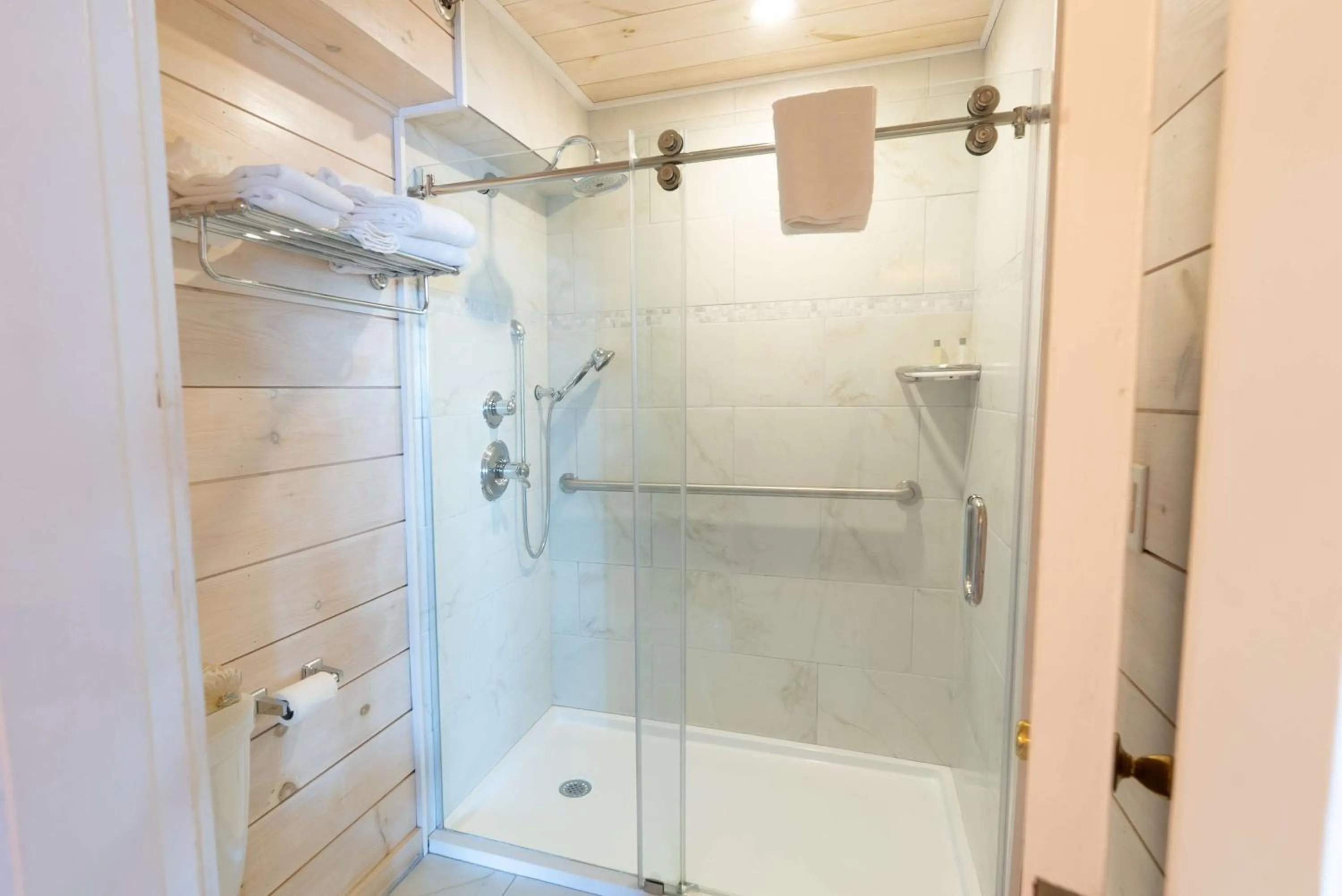 Bathroom in Fisherman's Wharf Inn