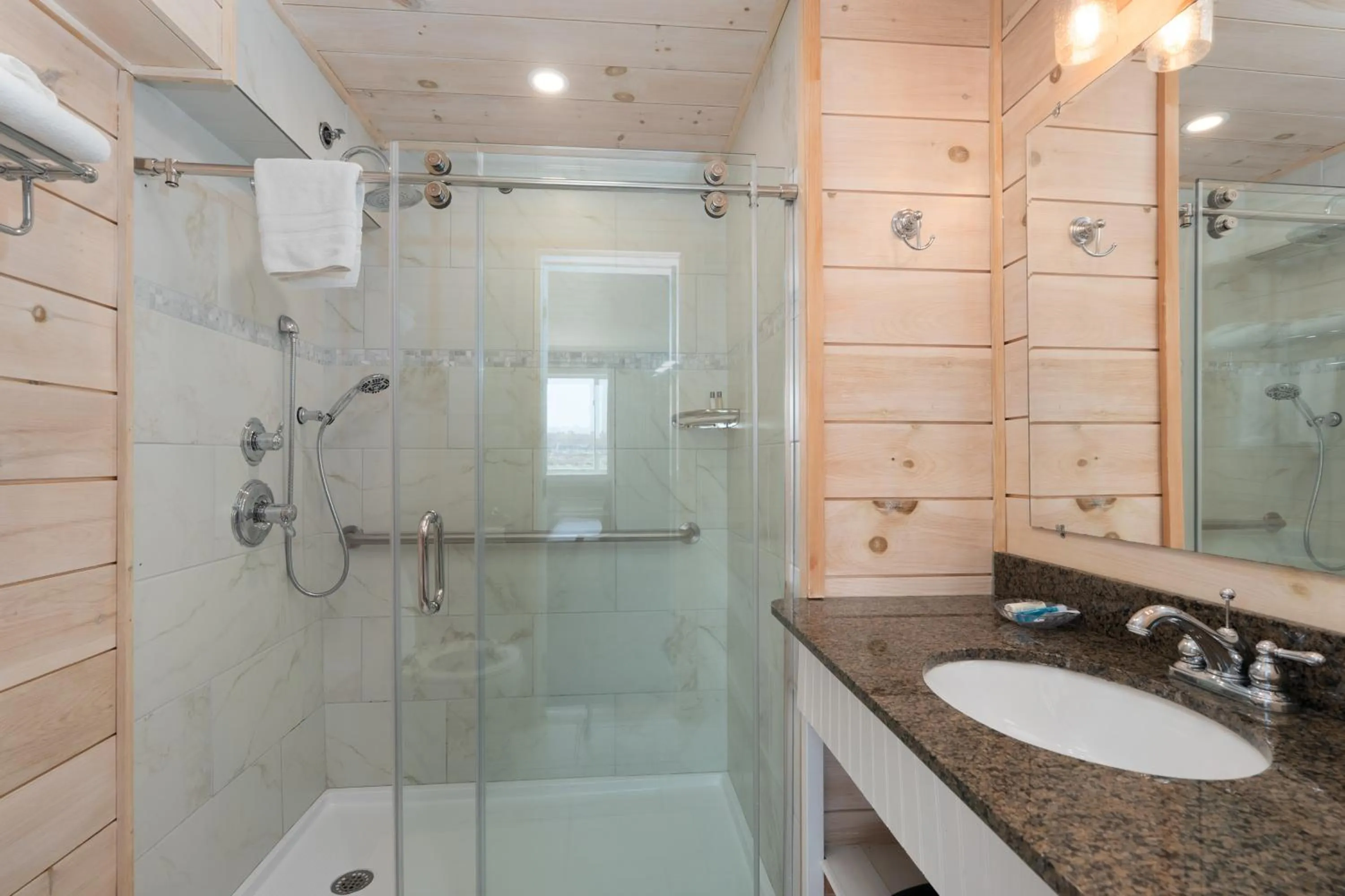 Shower in Fisherman's Wharf Inn