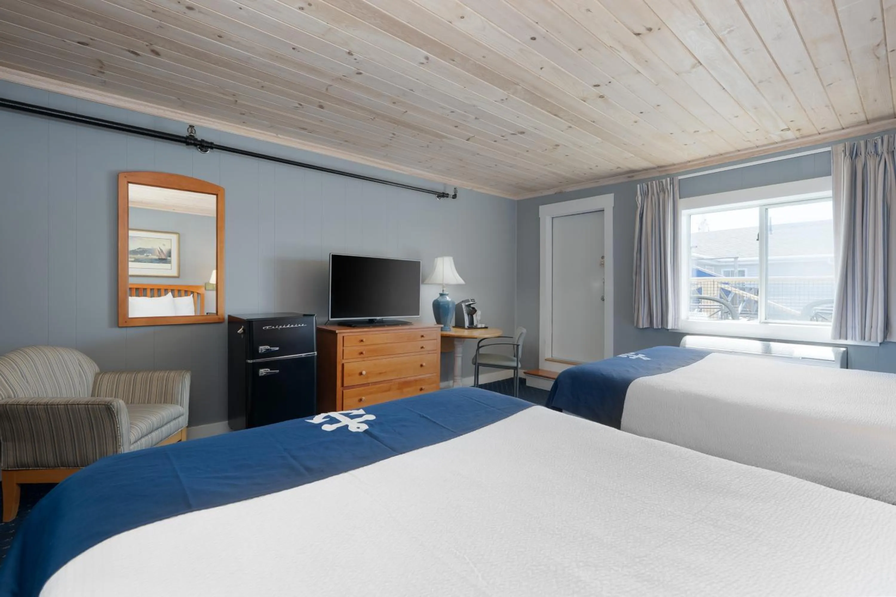 Bed in Fisherman's Wharf Inn