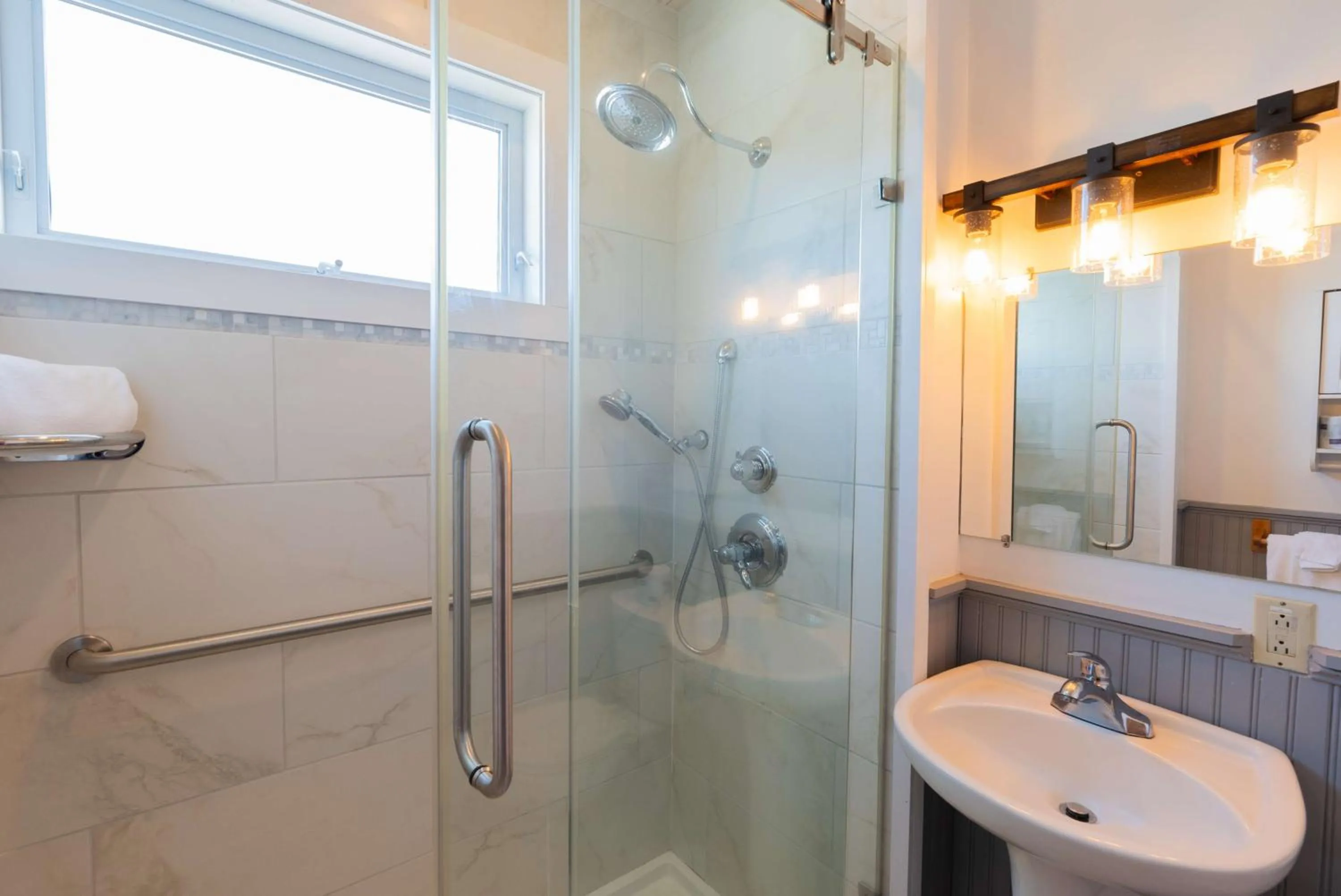 Bathroom in Fisherman's Wharf Inn