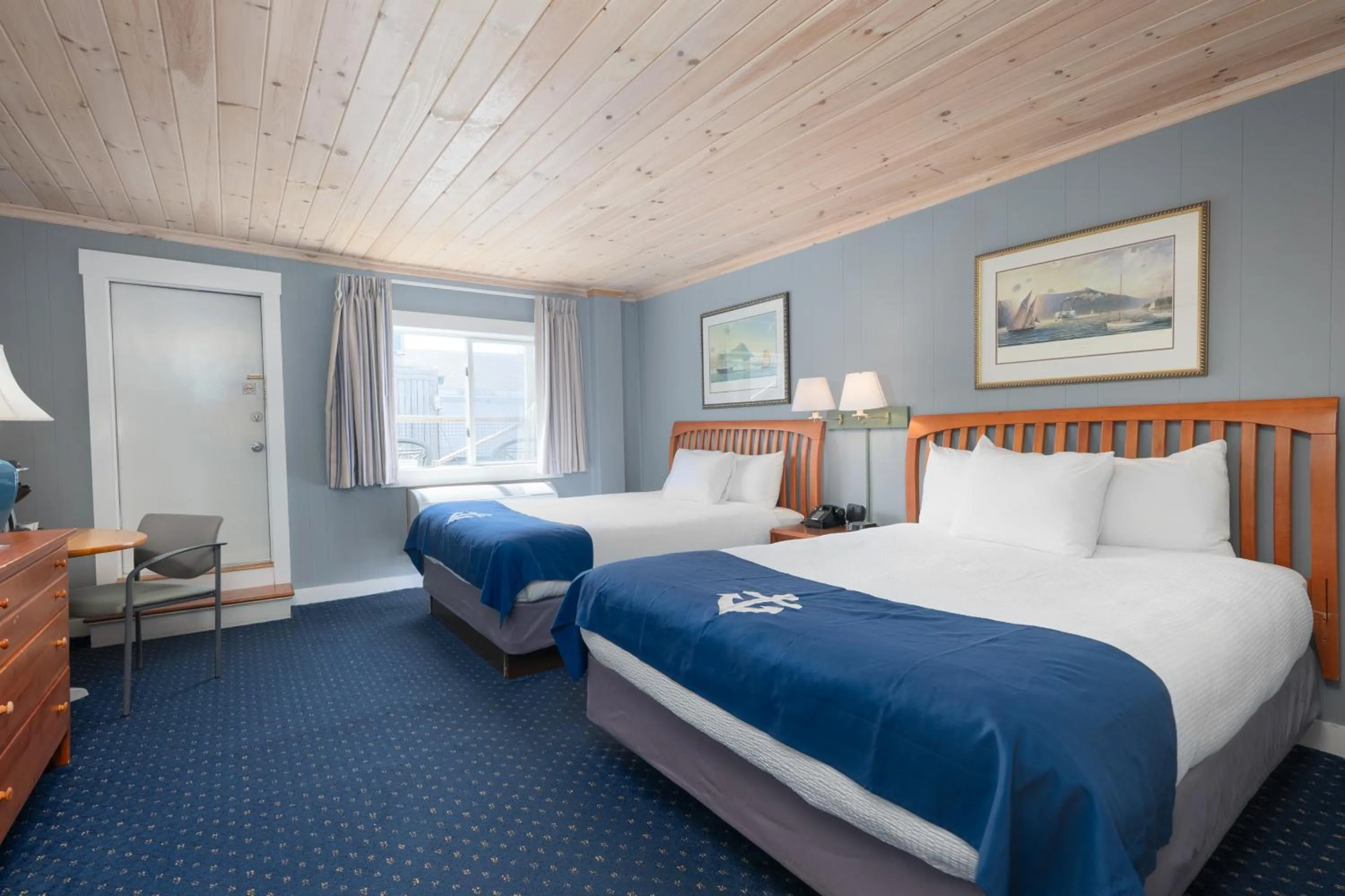 Bed in Fisherman's Wharf Inn