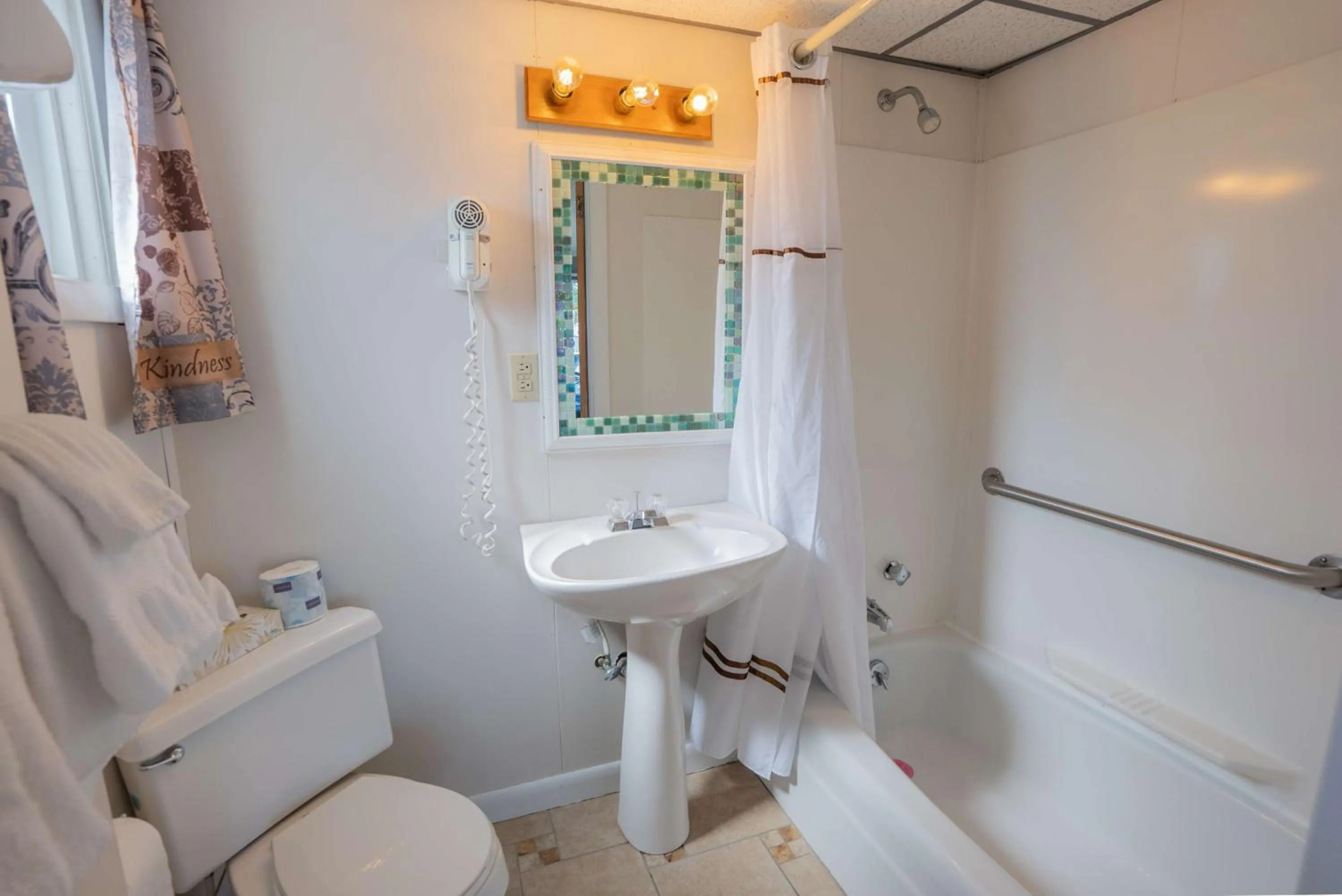 Bathroom in Fisherman's Wharf Inn