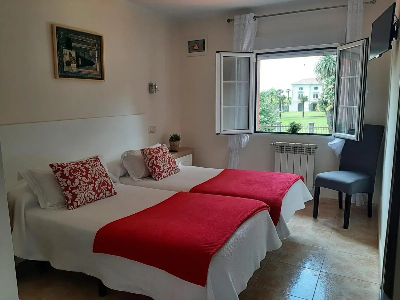 Superior Twin Room with Garden View in Hotel Alvaro frente Palacio-Museo Selgas Superior Twin Room with Garden View in Hotel Alvaro frente Palacio-Museo Selgas