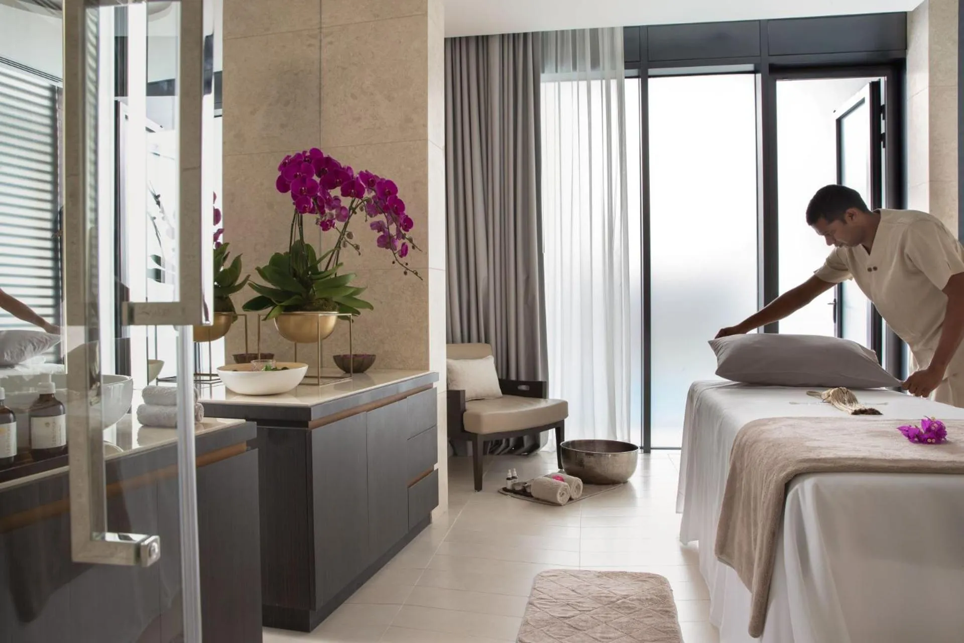 Massage, Bed in Jumeirah Saadiyat Island Abu Dhabi