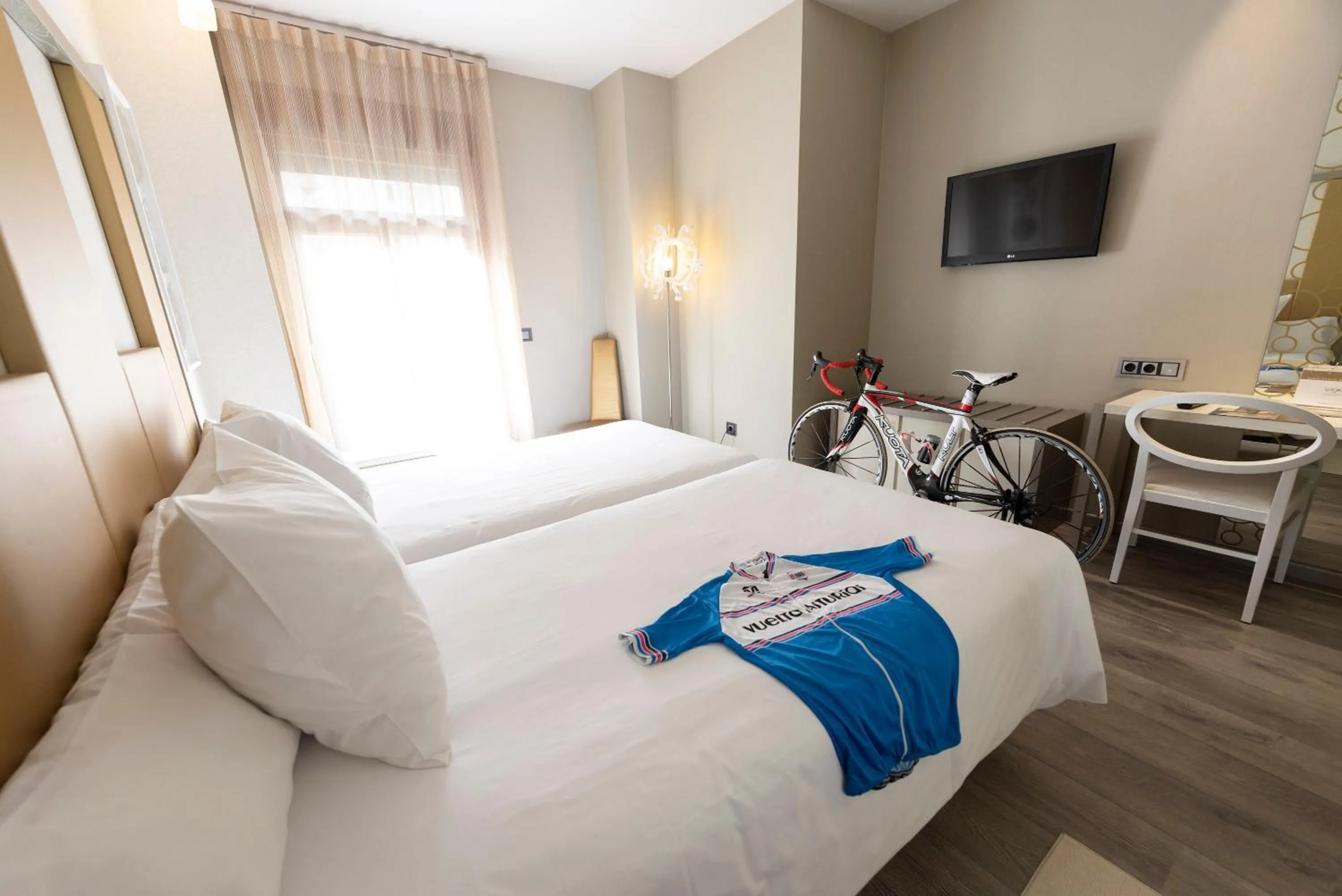 Bedroom, Bed in Hotel & Spa Princesa Munia