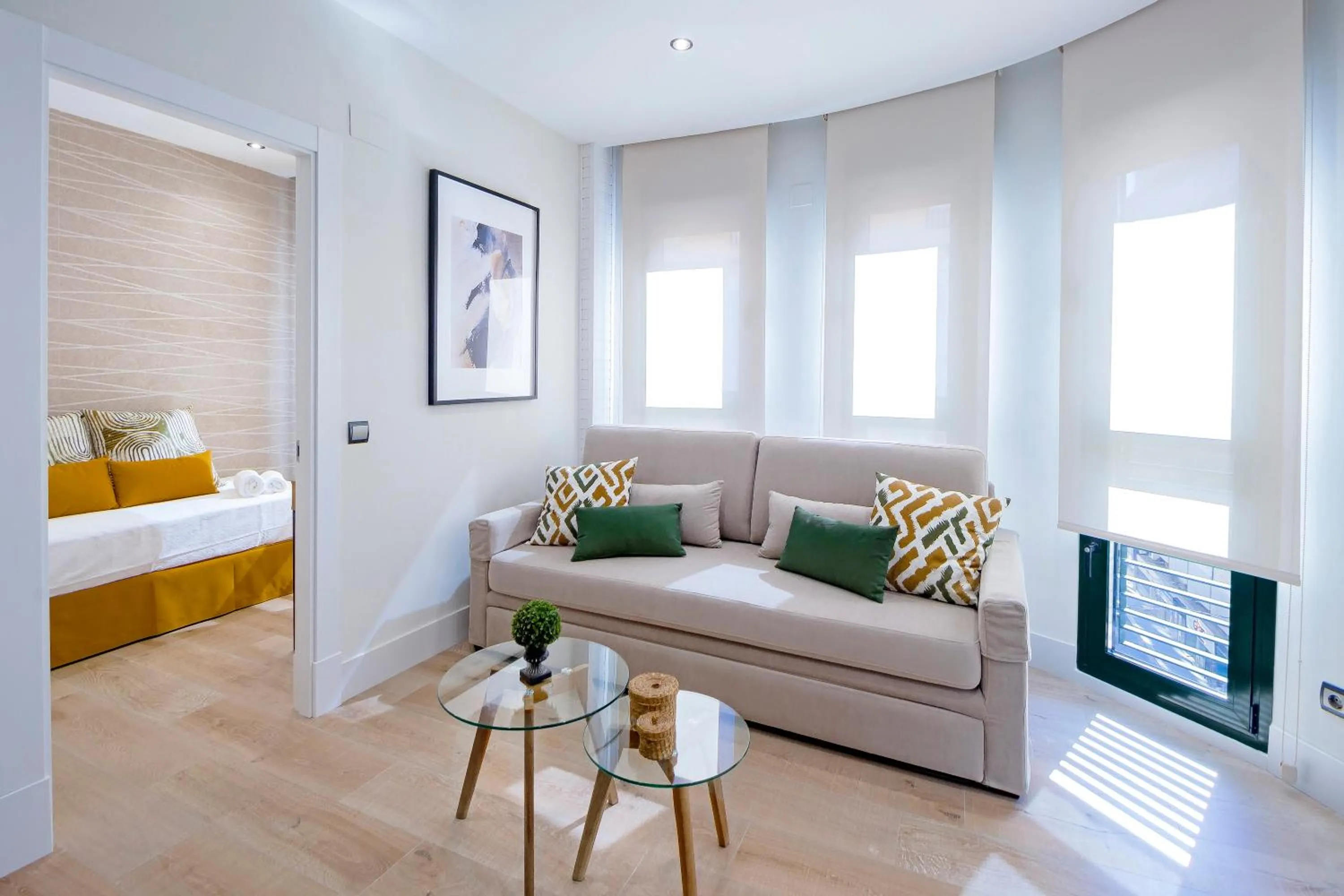 Living room, Bed in Apartamentos Suites Oficentro Original