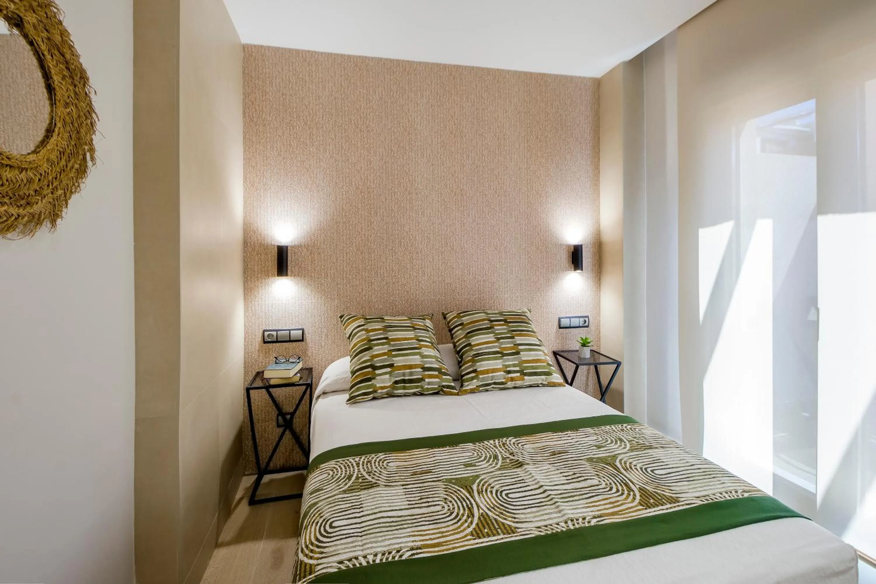 Bedroom, Bed in Apartamentos Suites Oficentro Original