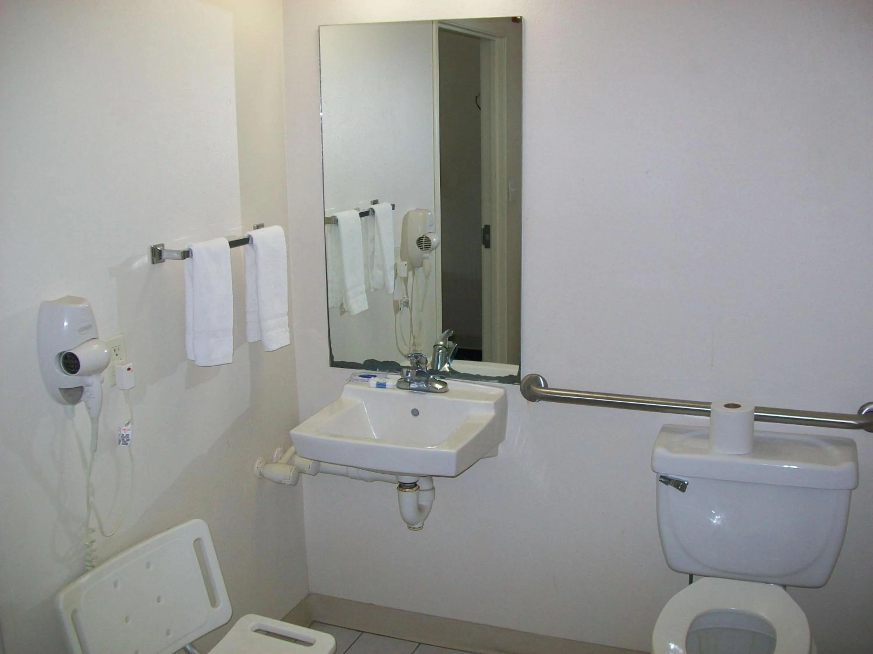 Bathroom in Americas Best Value Inn Kinder