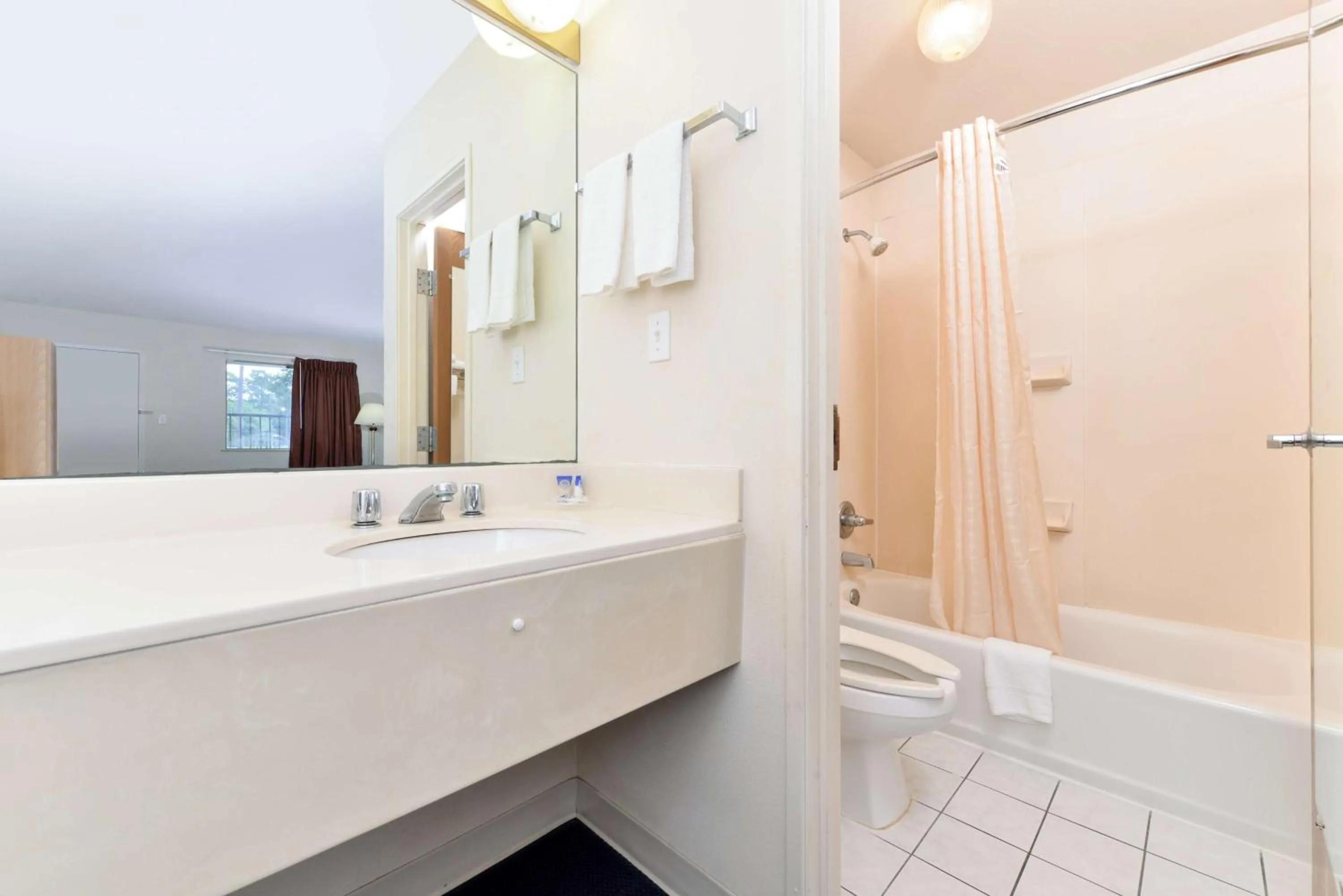 Bathroom in Americas Best Value Inn Kinder