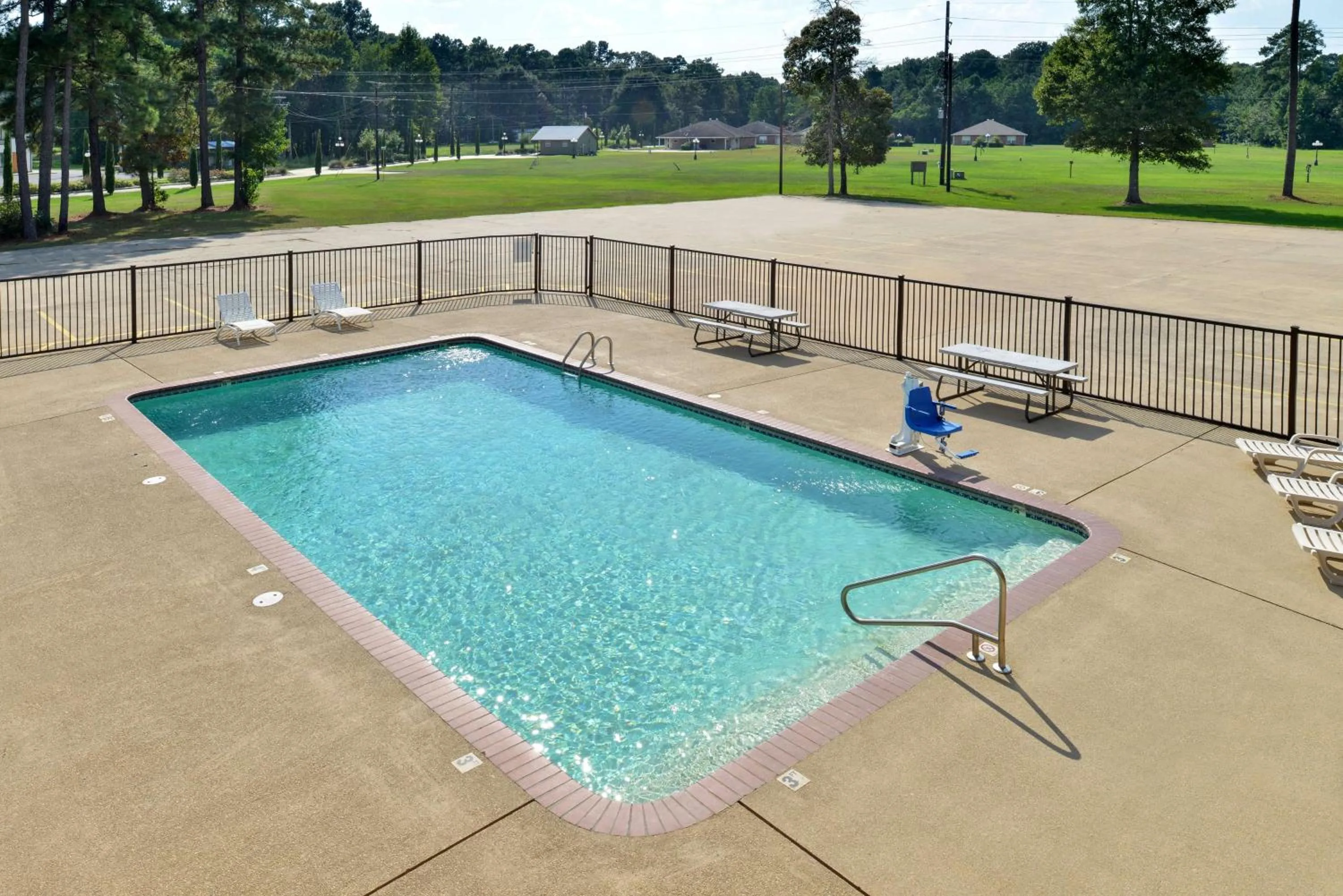 Swimming pool, Pool View in Americas Best Value Inn Kinder