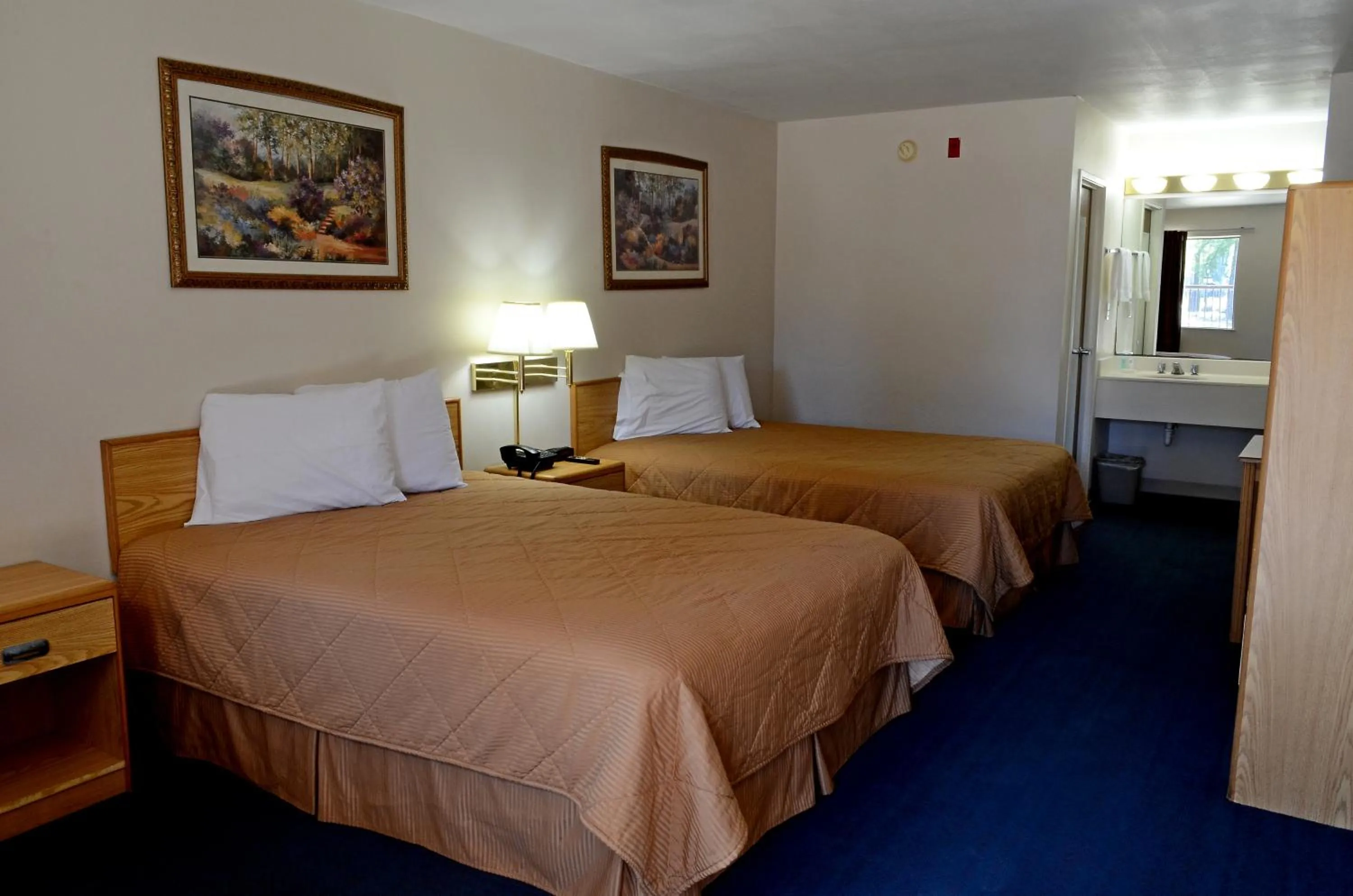 Photo of the whole room in Americas Best Value Inn Kinder