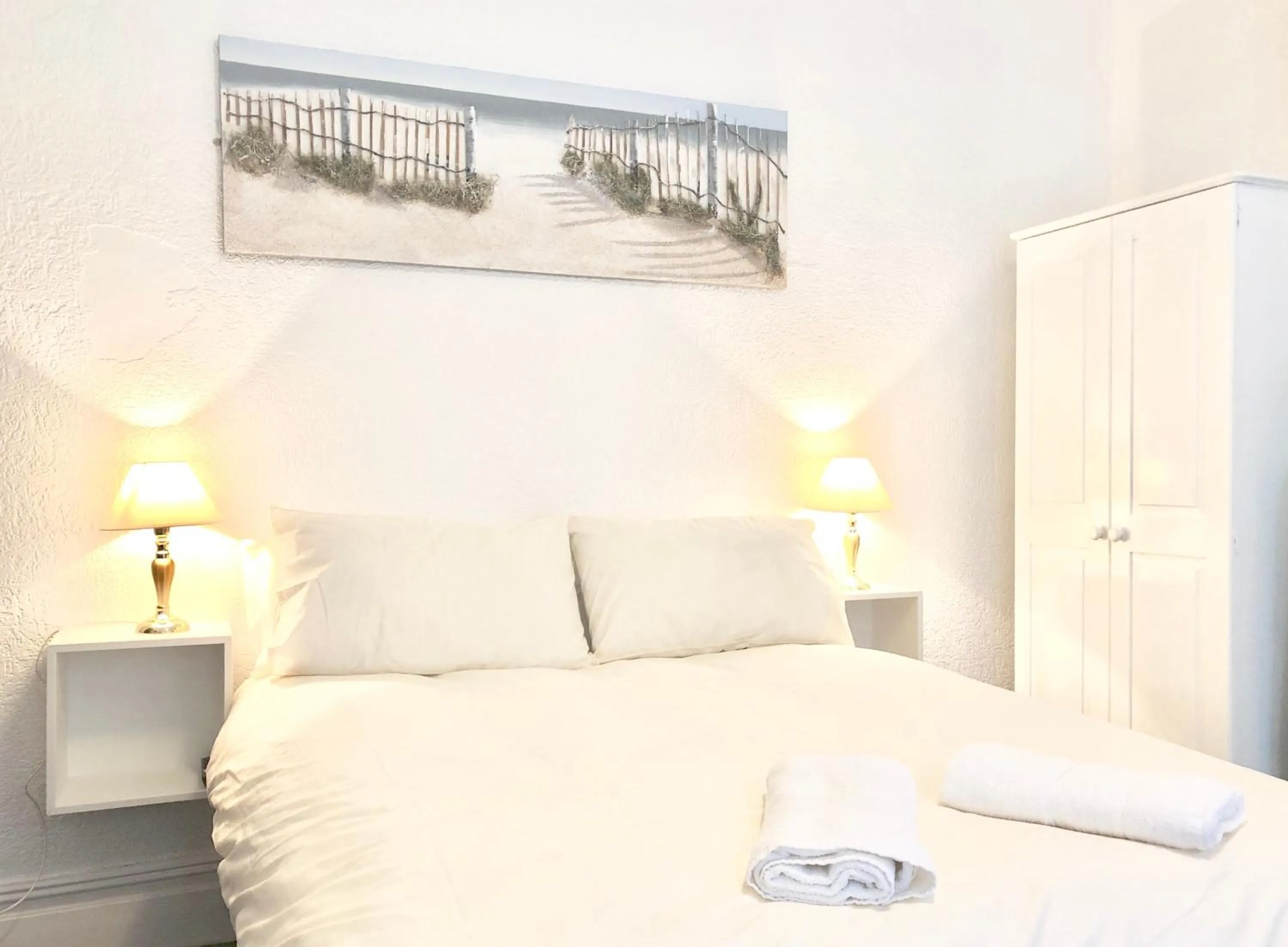 Bedroom, Bed in Empress Select Holiday Flats