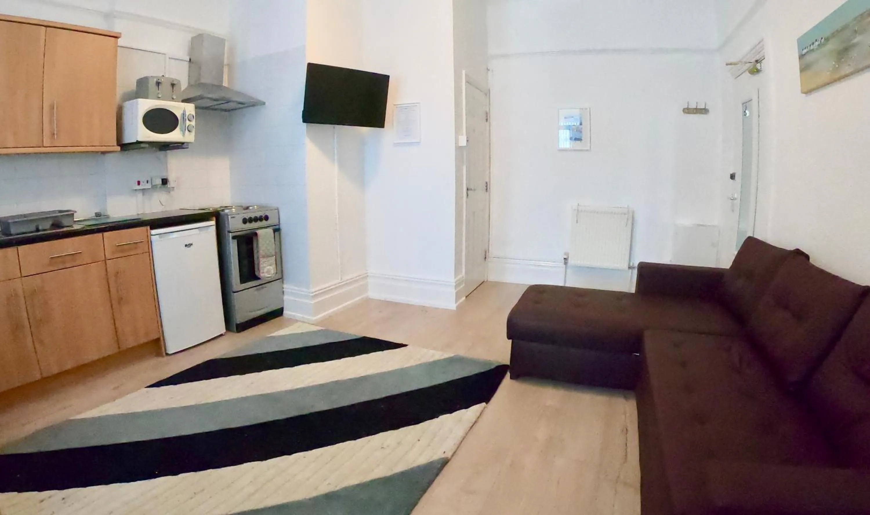 Kitchen or kitchenette in Empress Select Holiday Flats