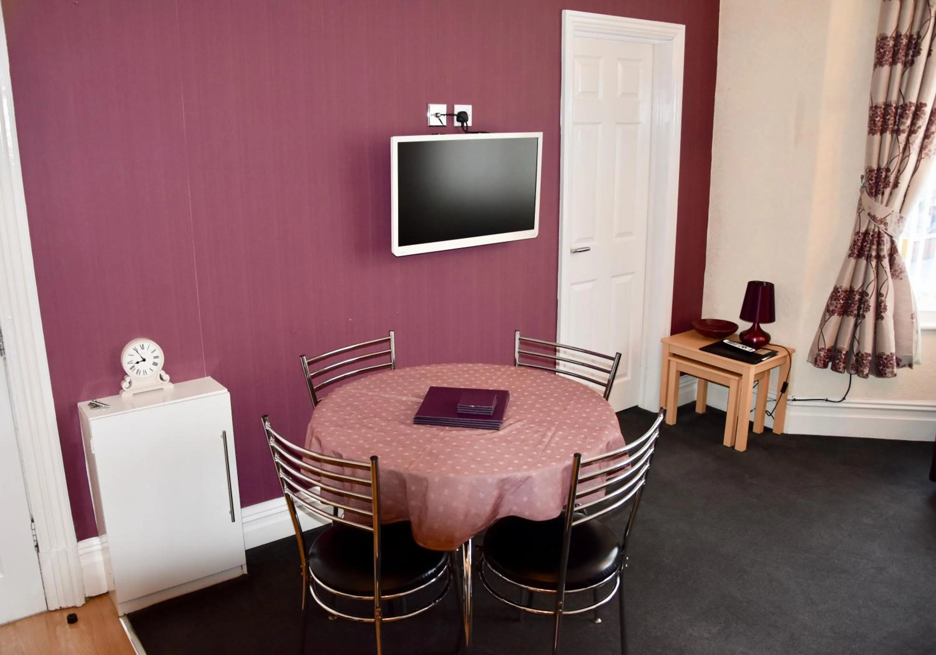 TV and multimedia in Empress Select Holiday Flats