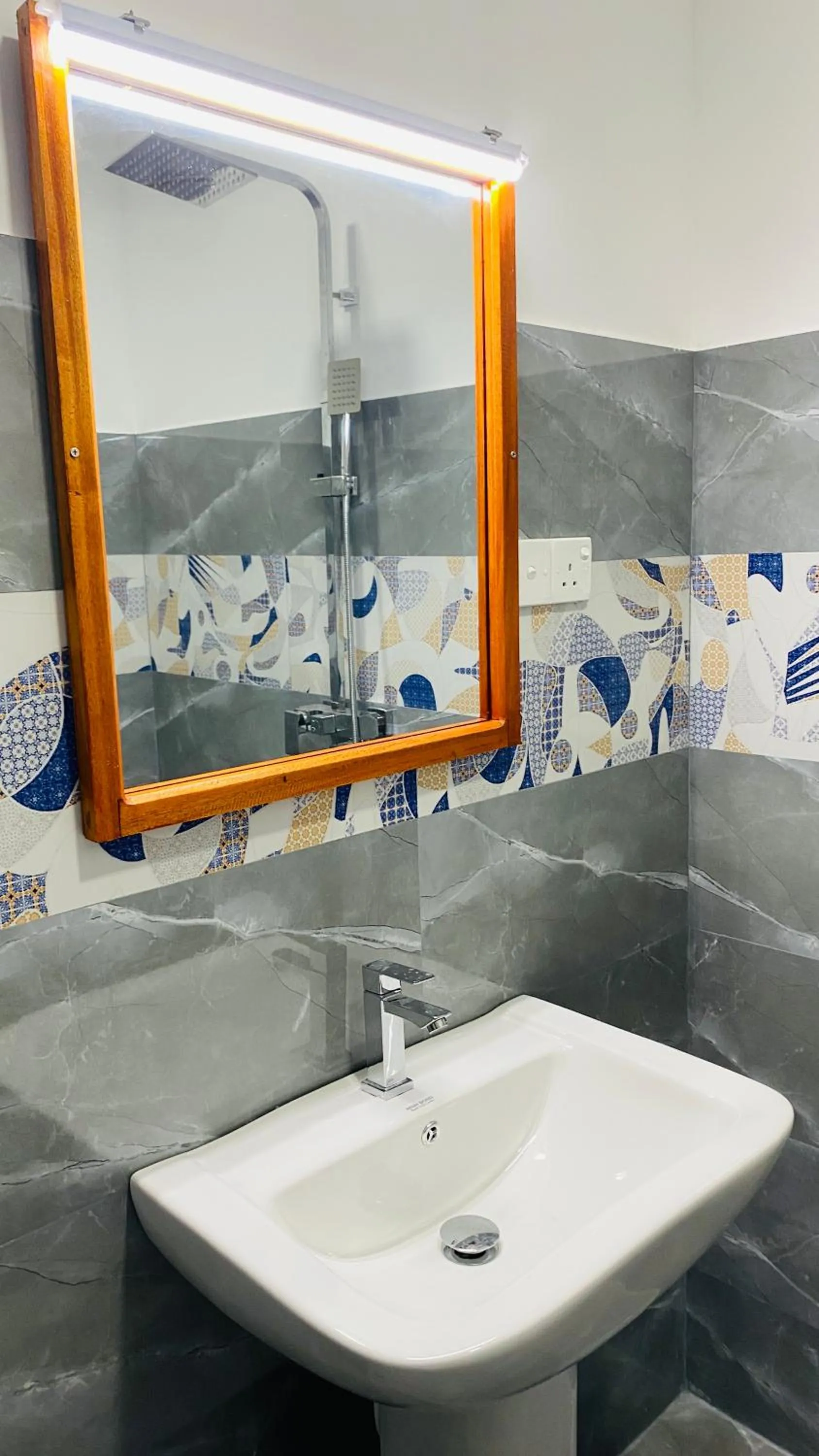 Bathroom in New Ocean Vibes Ahangama