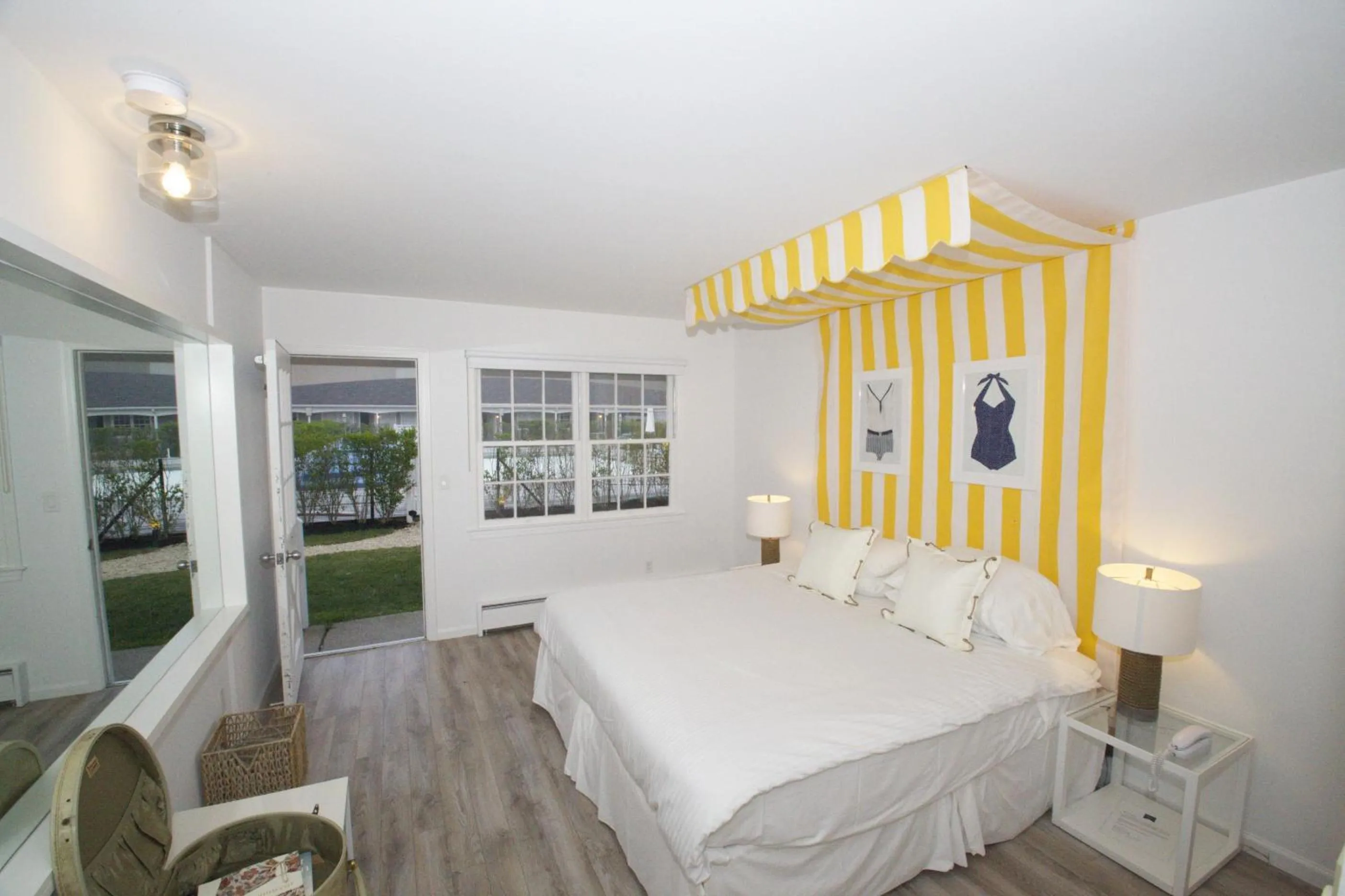 Photo of the whole room in Capri Southampton