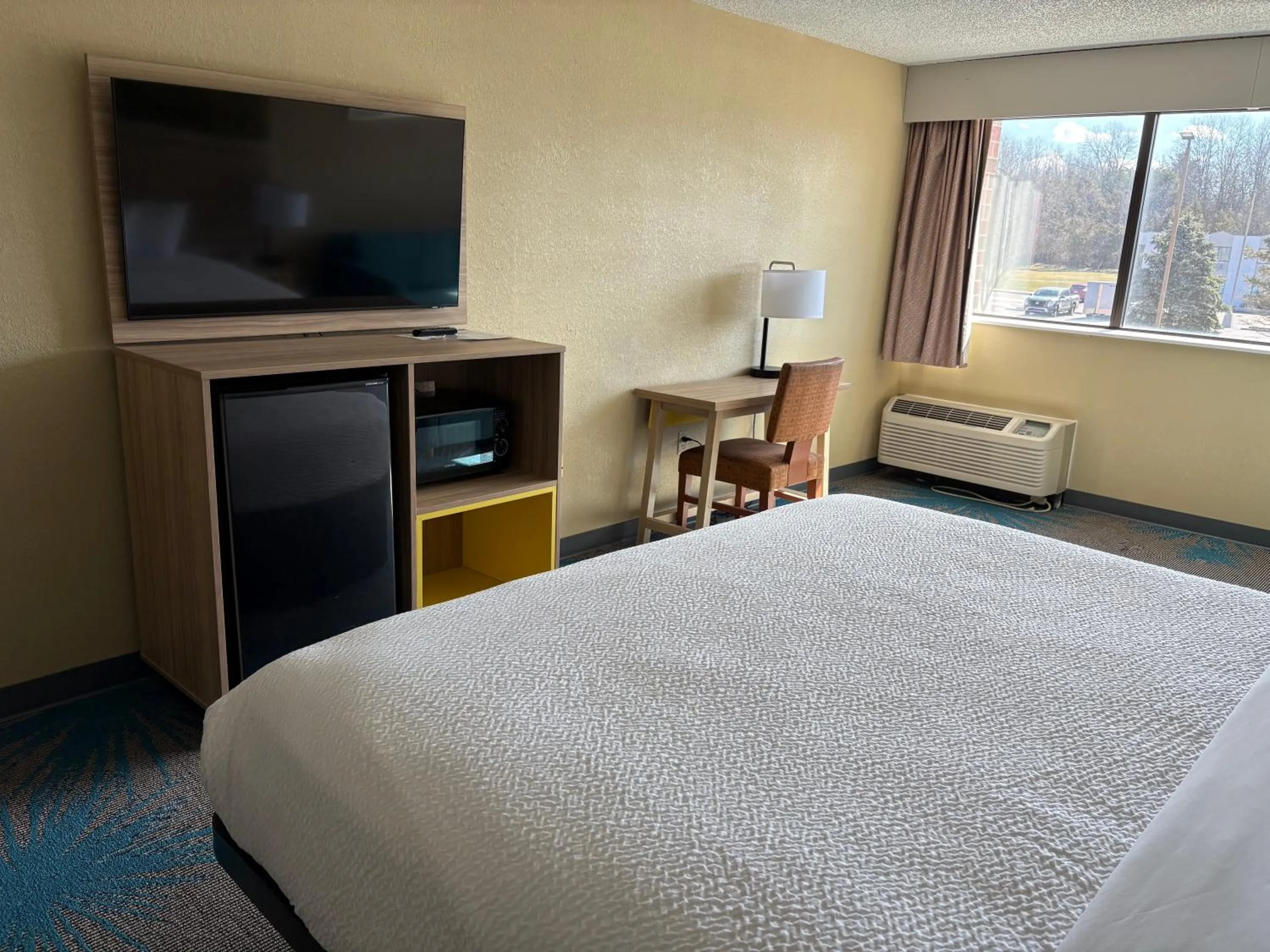 TV and multimedia, Bed in Days Inn by Wyndham Gettysburg
