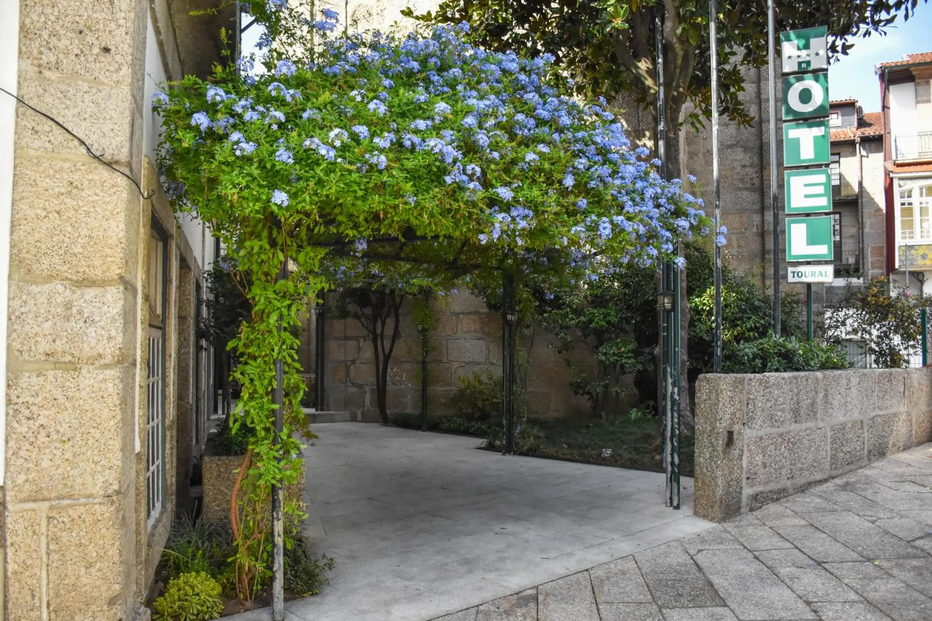 Facade/entrance in Hotel Toural Facade/entrance in Hotel Toural