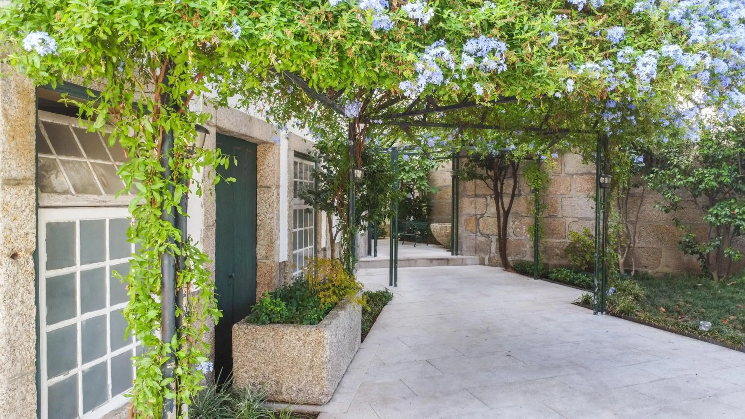 Property building in Hotel Toural Property building in Hotel Toural