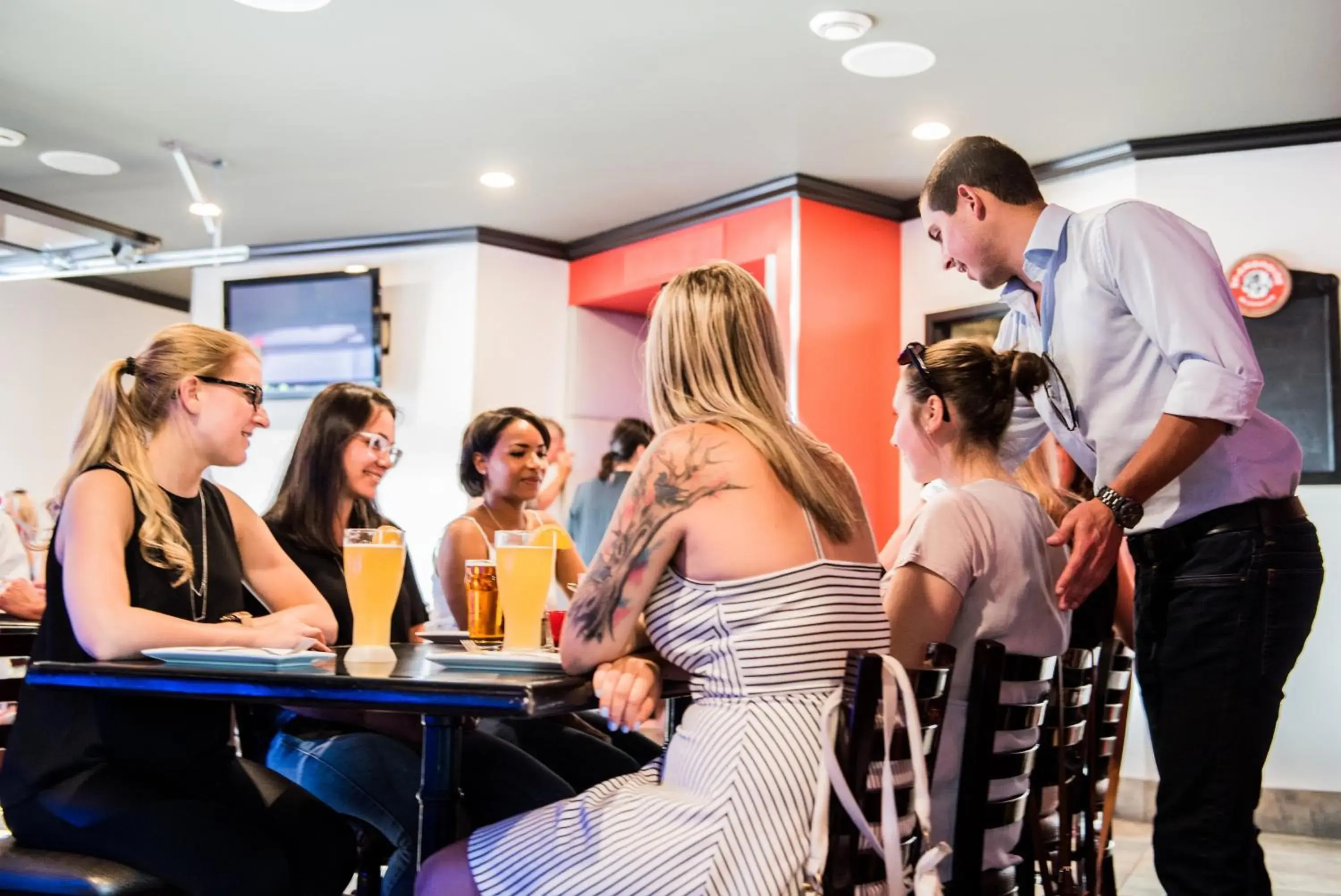 Restaurant/places to eat in Hotel V Restaurant/places to eat in Hotel V