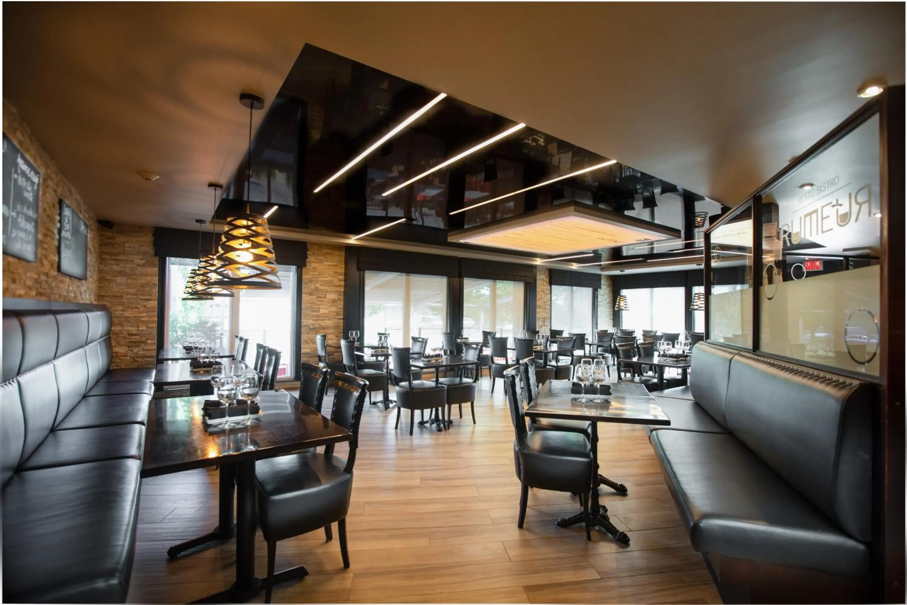 Restaurant/places to eat in Hotel V