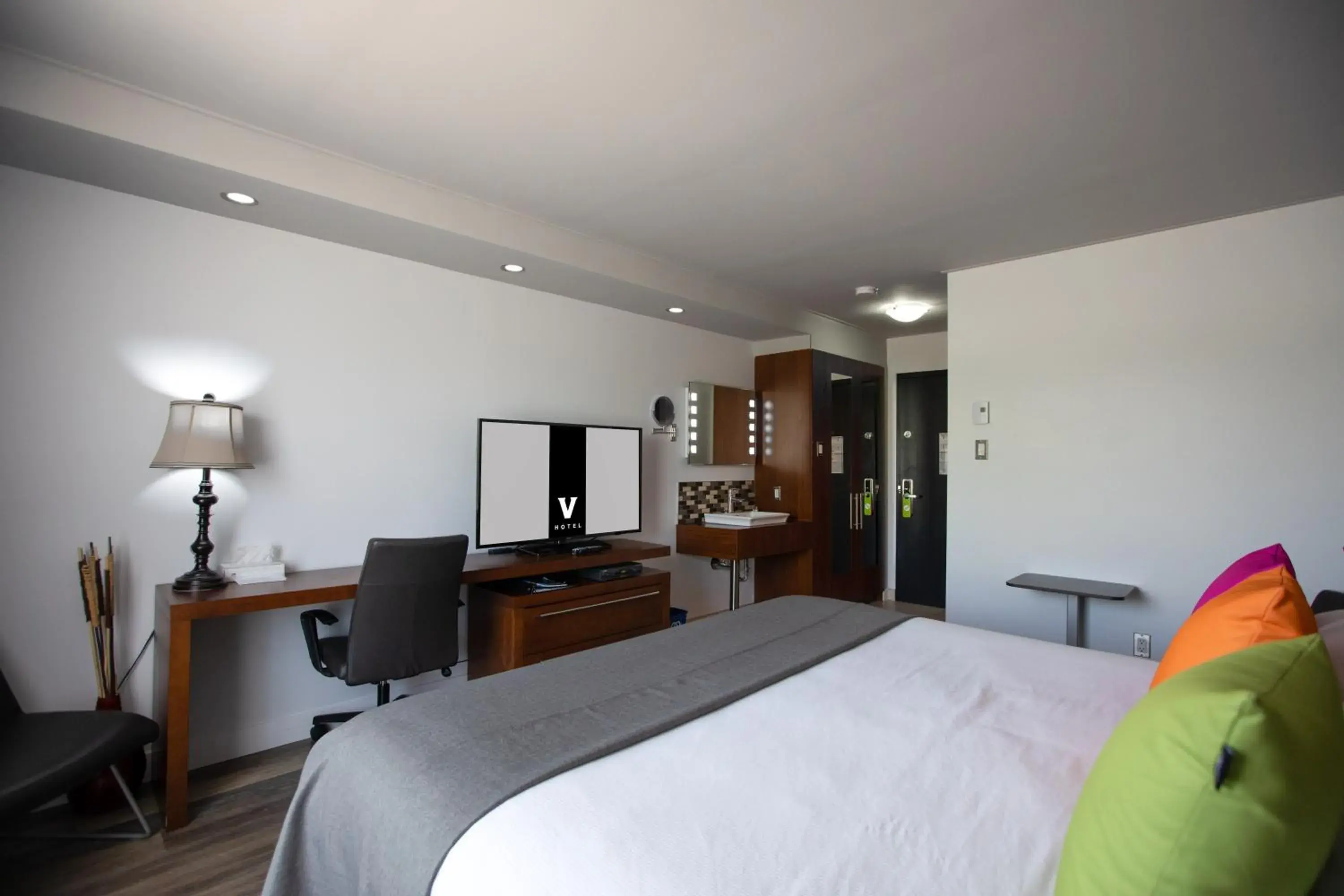 Photo of the whole room, Bed in Hotel V Photo of the whole room, Bed in Hotel V