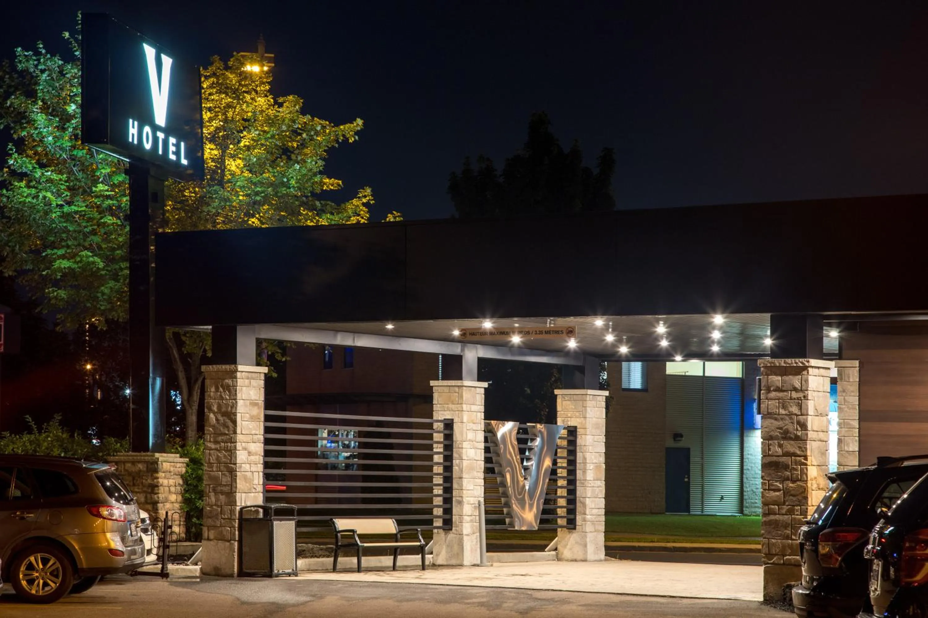 Facade/entrance in Hotel V