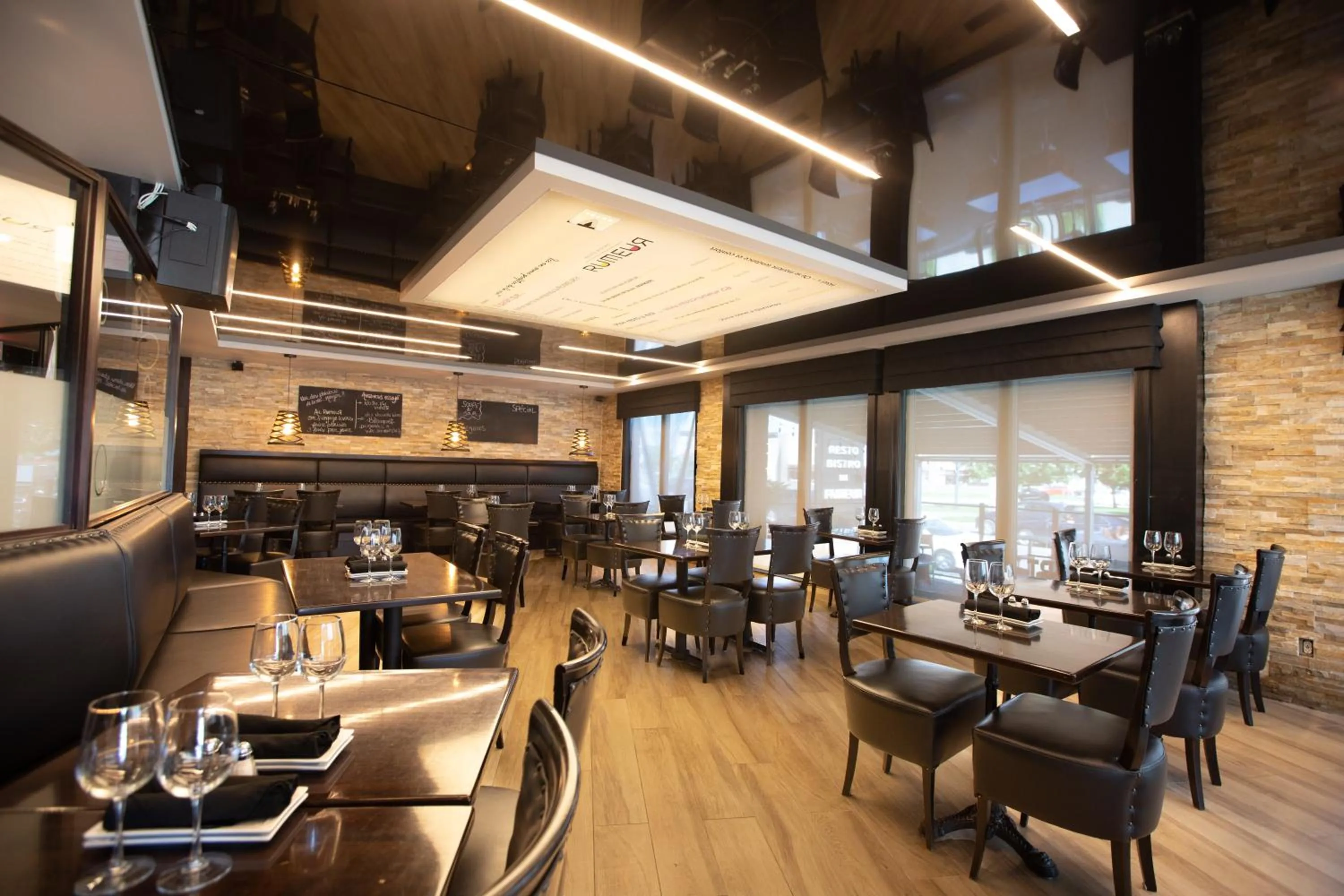 Restaurant/places to eat in Hotel V