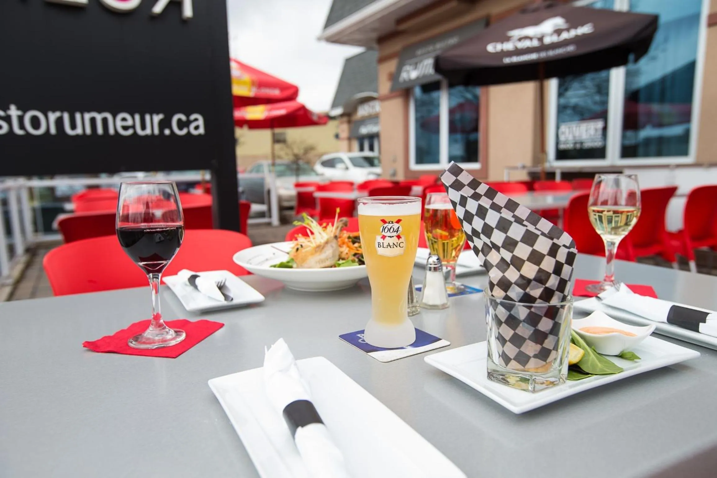 Restaurant/places to eat in Hotel V