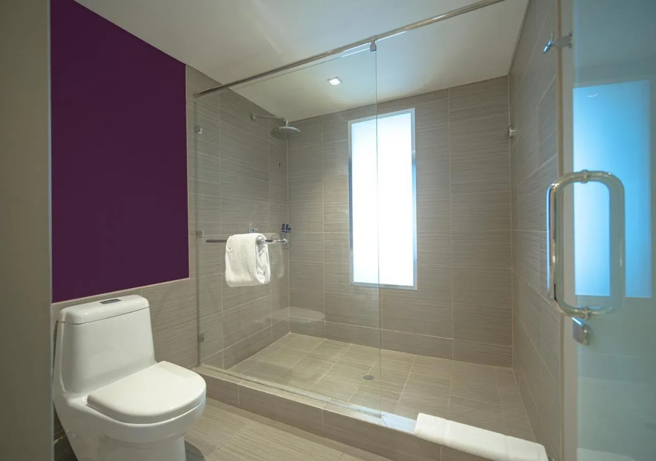 Shower in Megapolis Hotel Panama