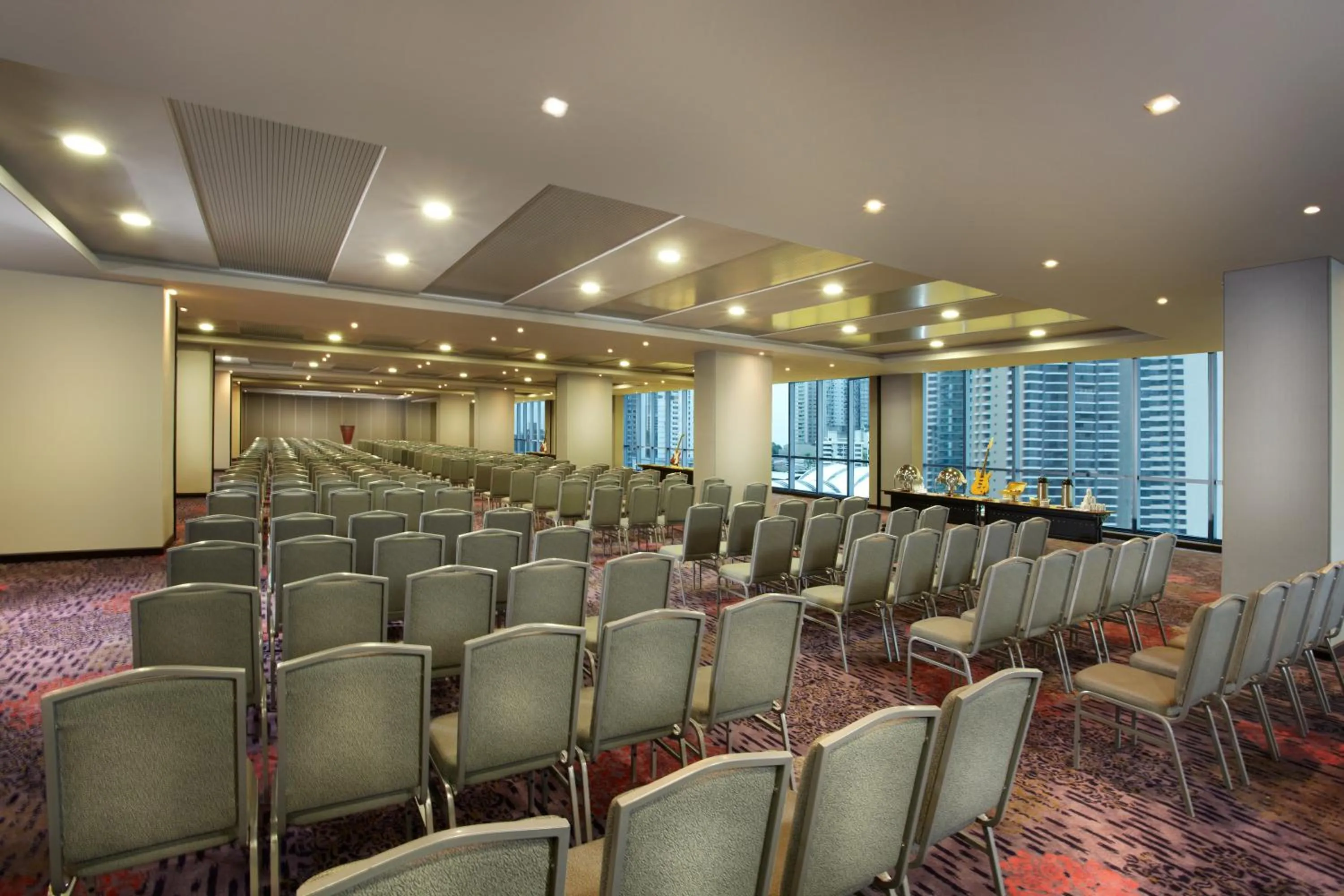 Business facilities in Megapolis Hotel Panama