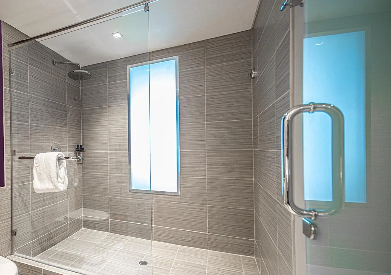 Shower in Megapolis Hotel Panama
