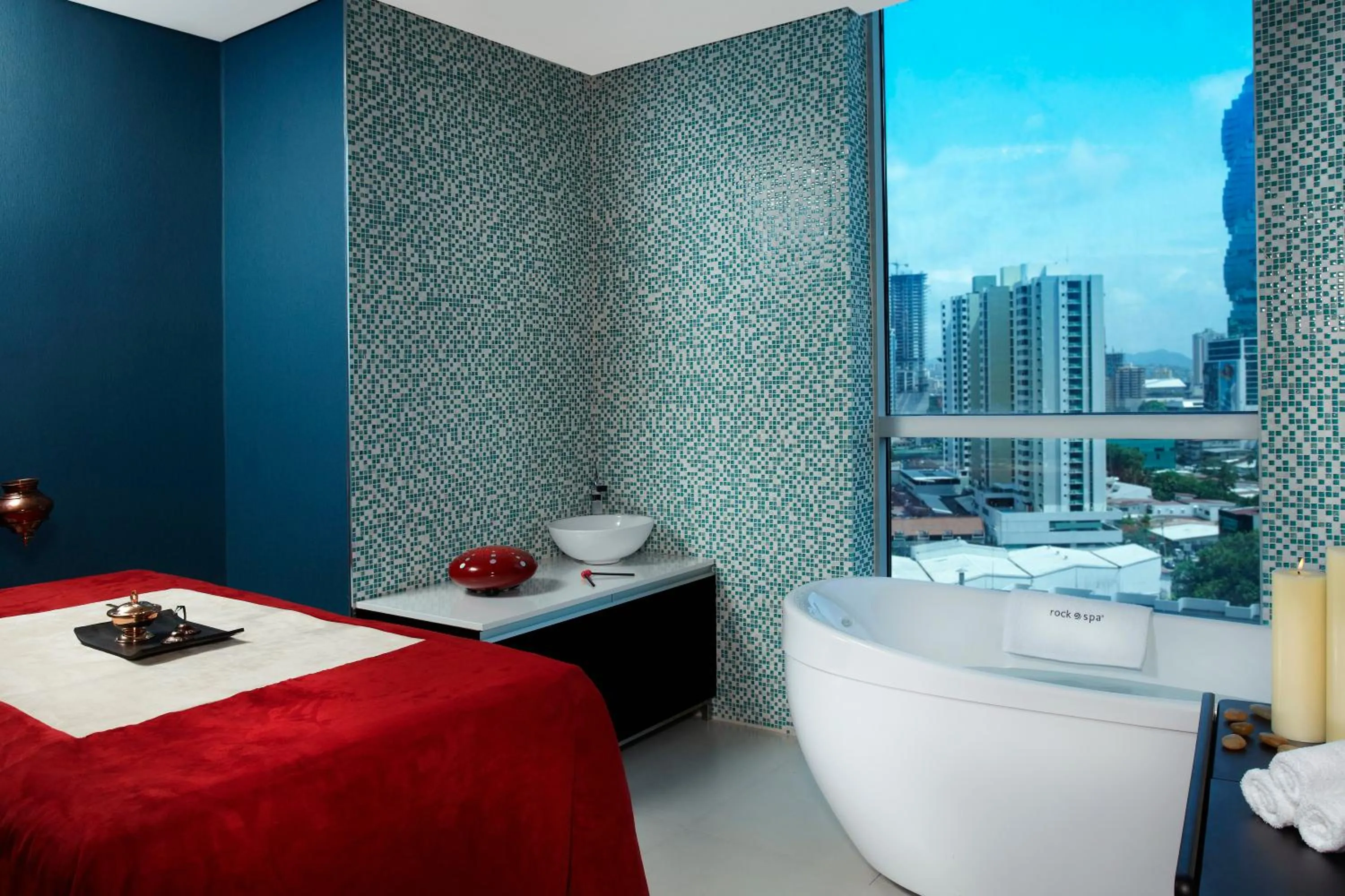 Bathroom, Bed in Megapolis Hotel Panama