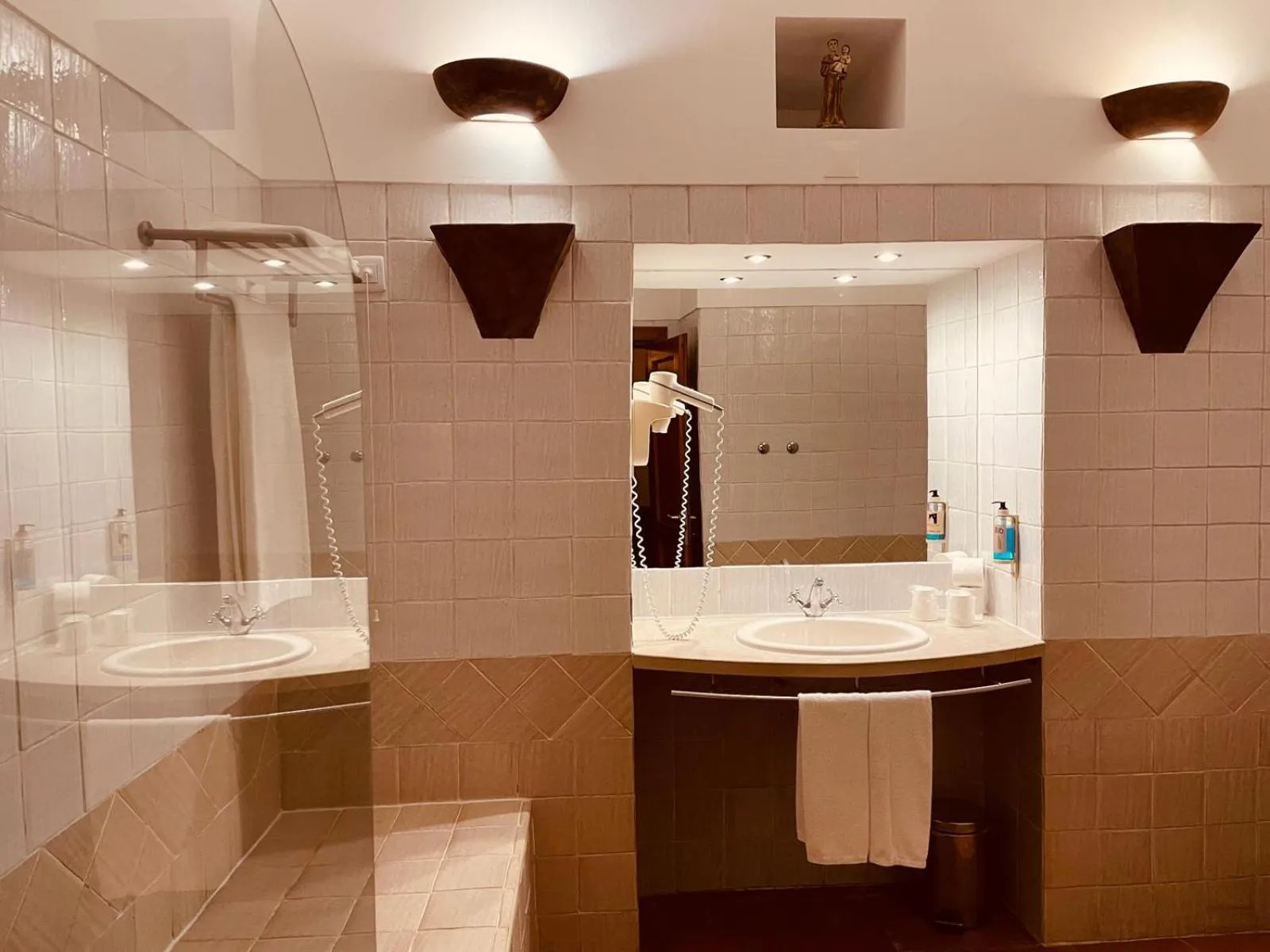 Bathroom in Hotel Convento D'Alter by Asite Hotels