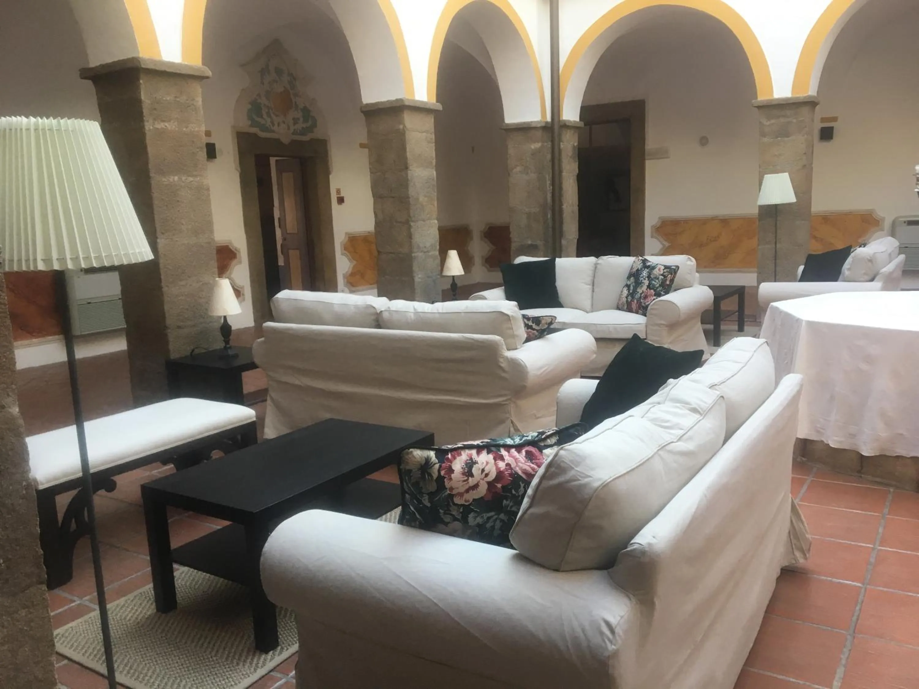 Communal lounge/ TV room in Hotel Convento D'Alter by Asite Hotels