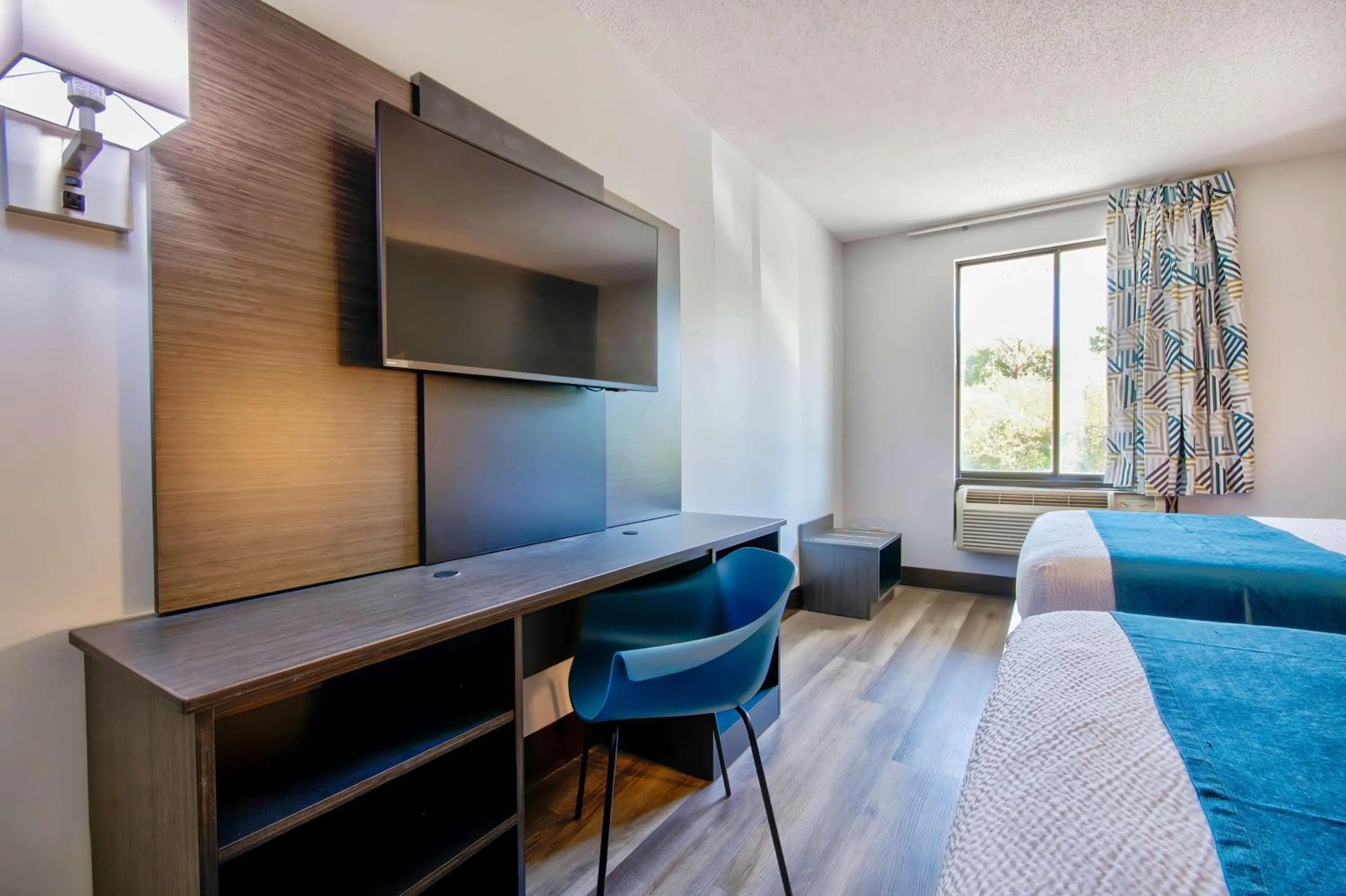 Bedroom, Bed in Motel 6 Jeffersonville, IN