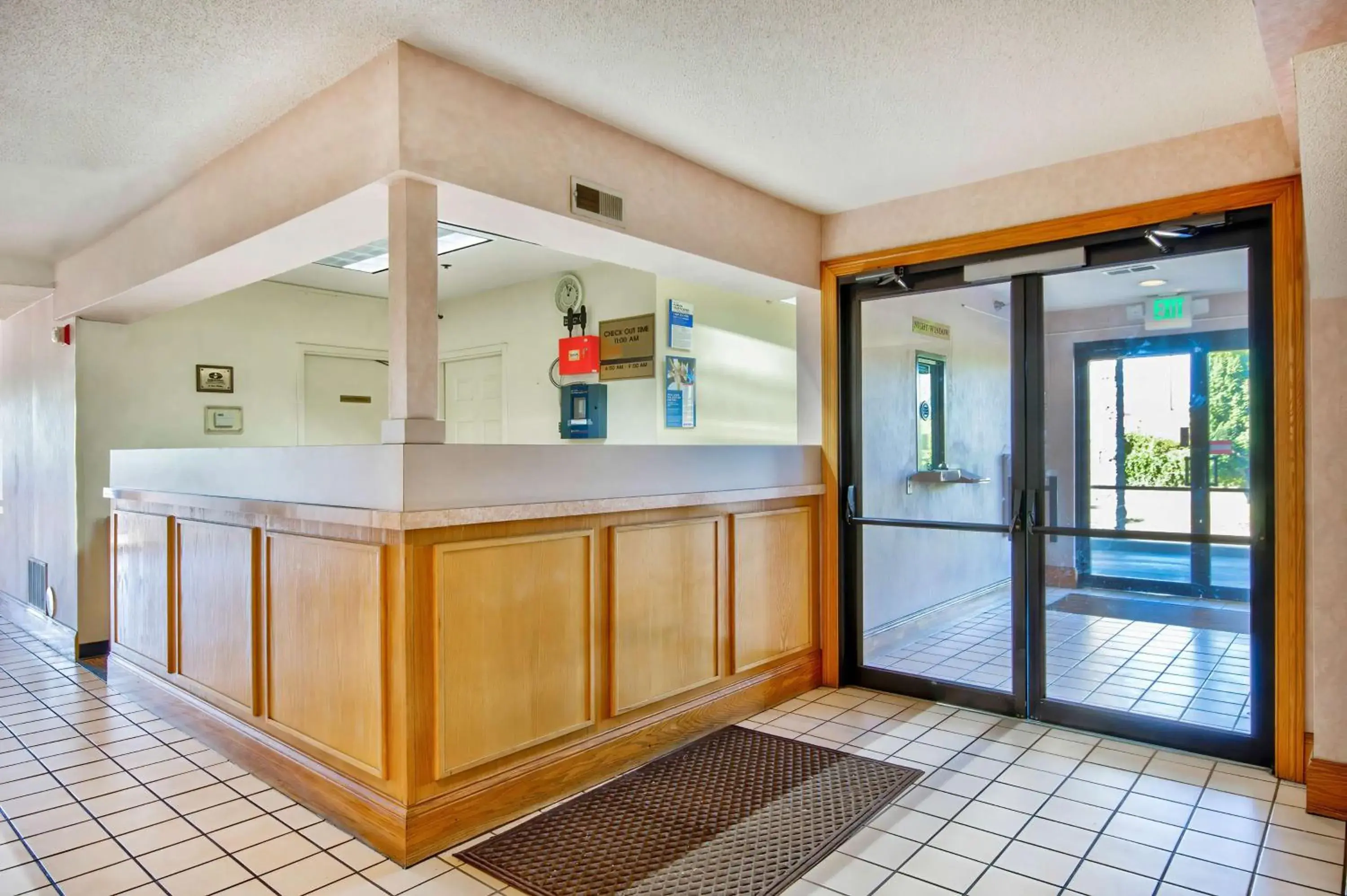 Lobby or reception in Motel 6 Jeffersonville, IN Lobby or reception in Motel 6 Jeffersonville, IN