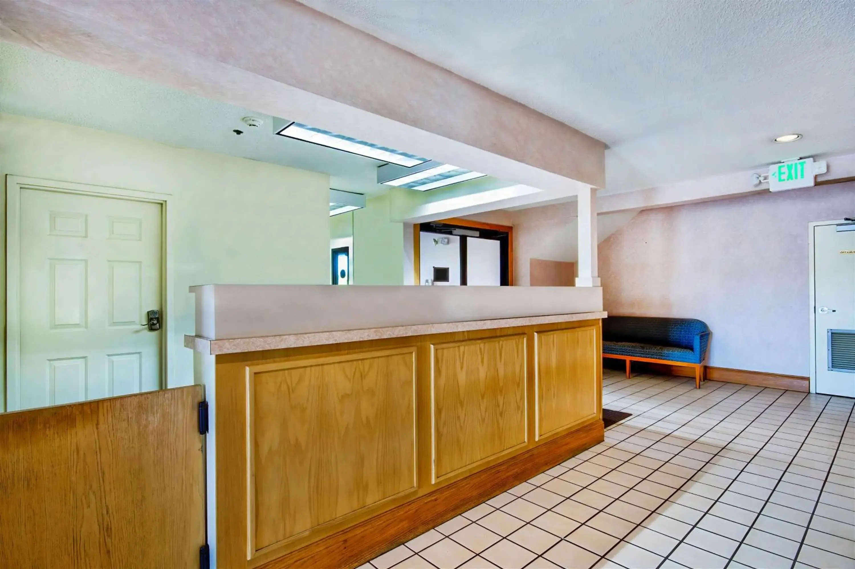 Lobby or reception in Motel 6 Jeffersonville, IN Lobby or reception in Motel 6 Jeffersonville, IN
