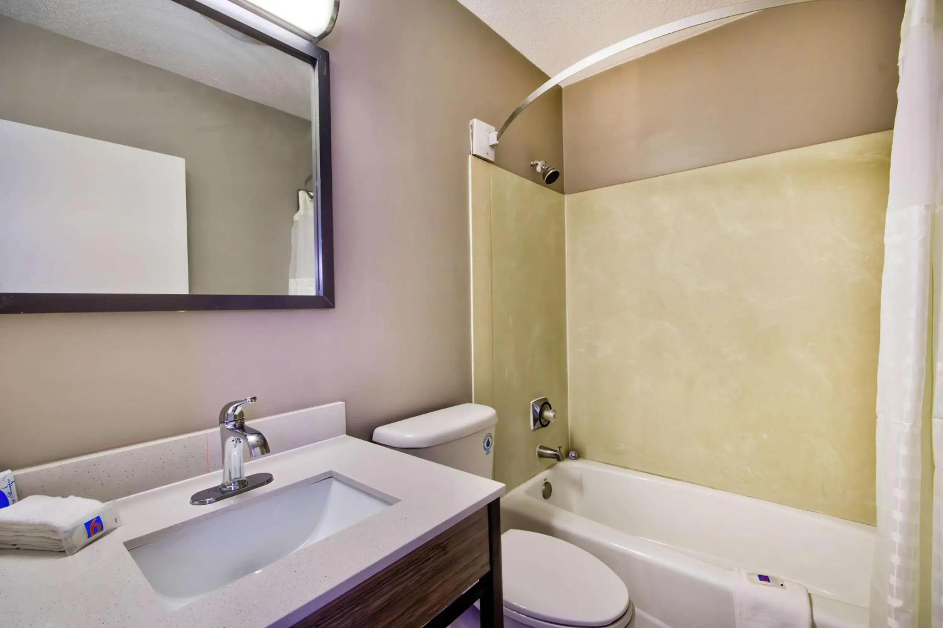 Bedroom in Motel 6 Jeffersonville, IN Bedroom in Motel 6 Jeffersonville, IN