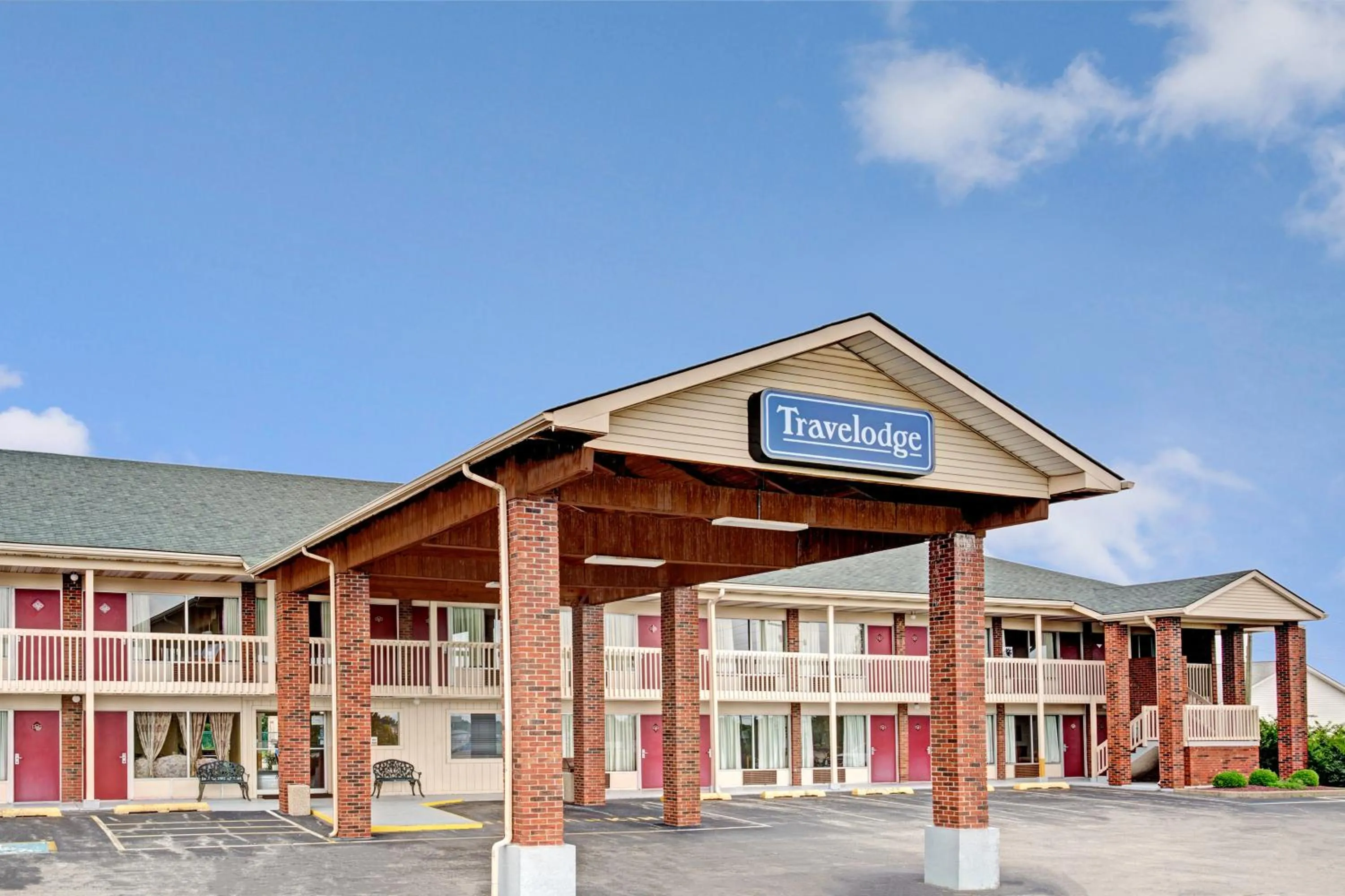 Facade/entrance in Travelodge by Wyndham Sellersburg