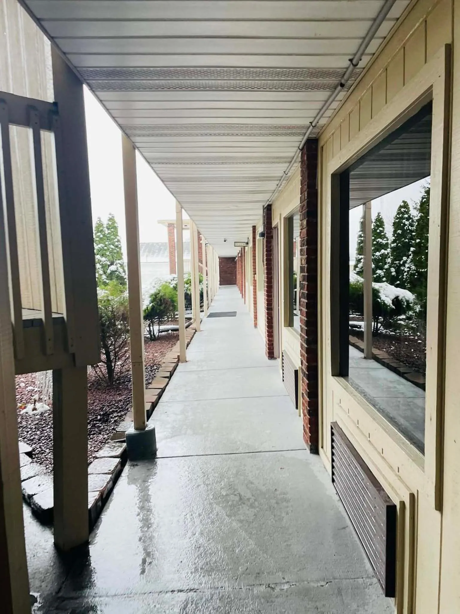 Travelodge by Wyndham Sellersburg