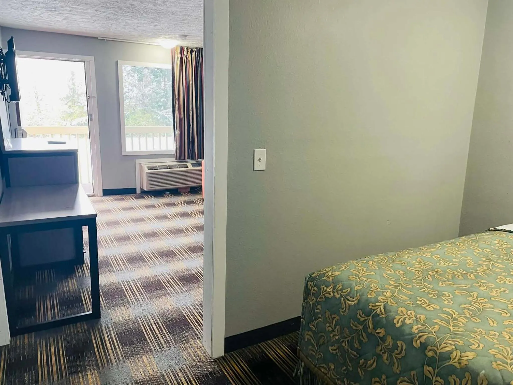 Bed in Travelodge by Wyndham Sellersburg