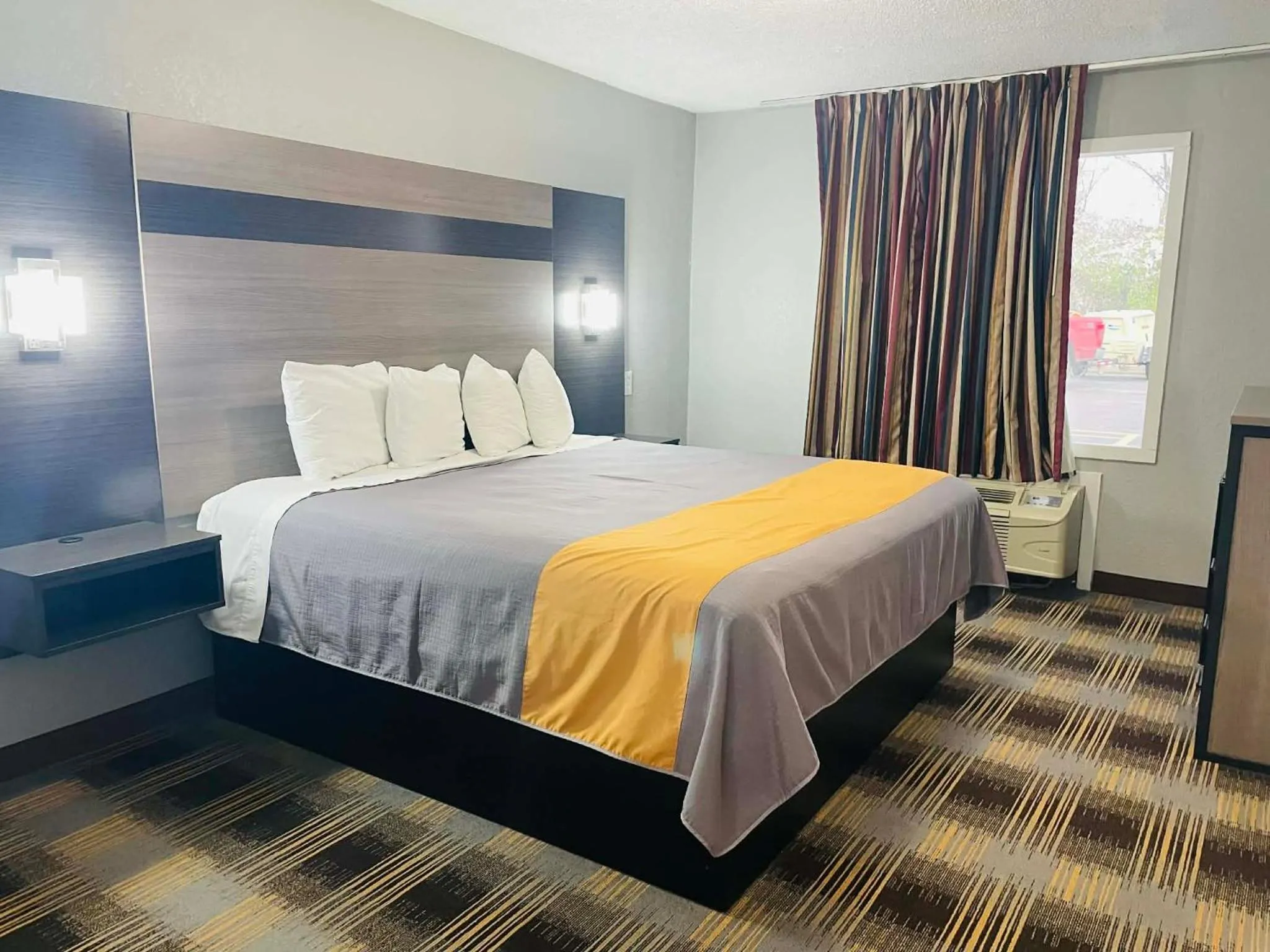 Bed in Travelodge by Wyndham Sellersburg