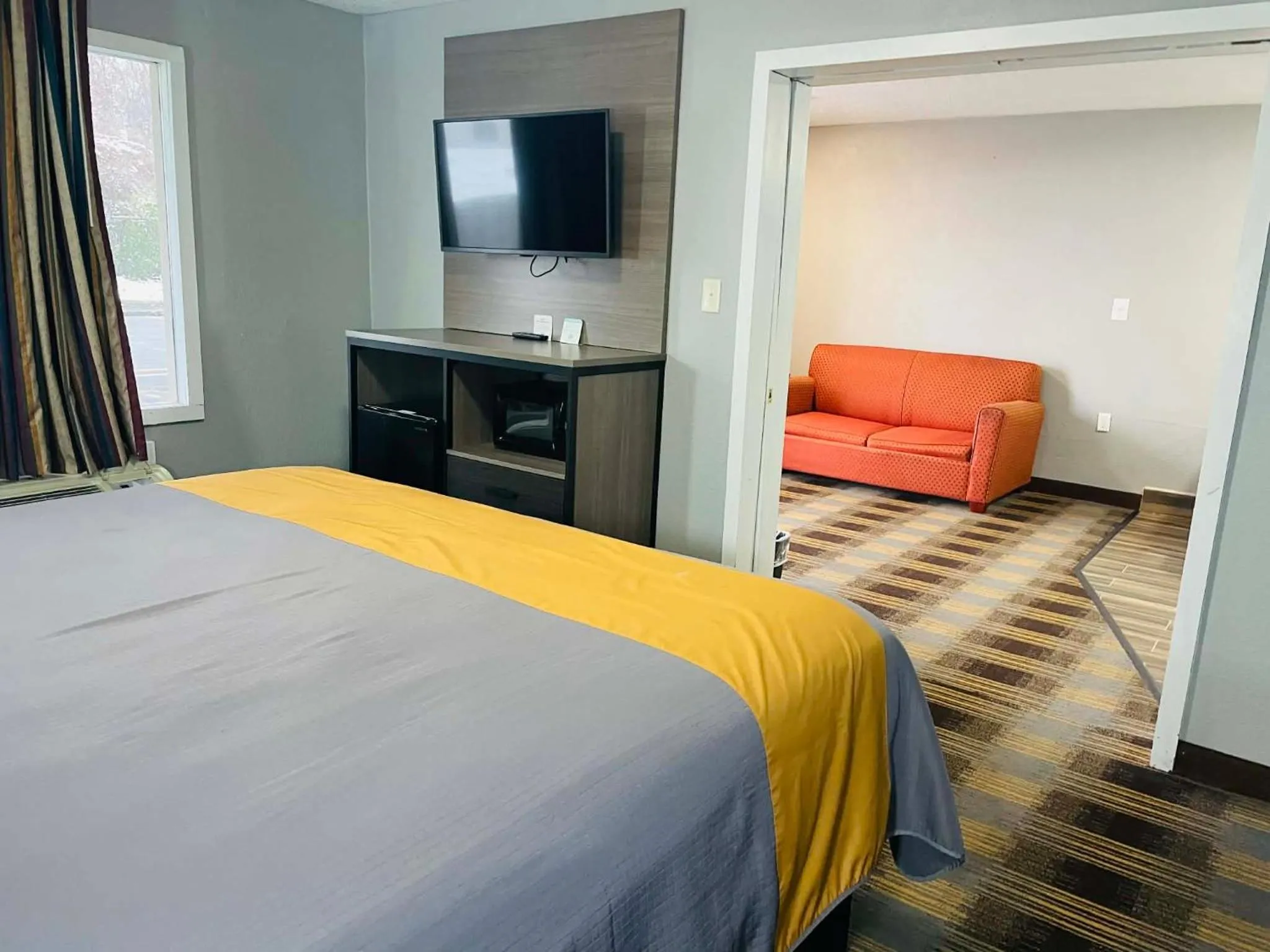 Bed in Travelodge by Wyndham Sellersburg