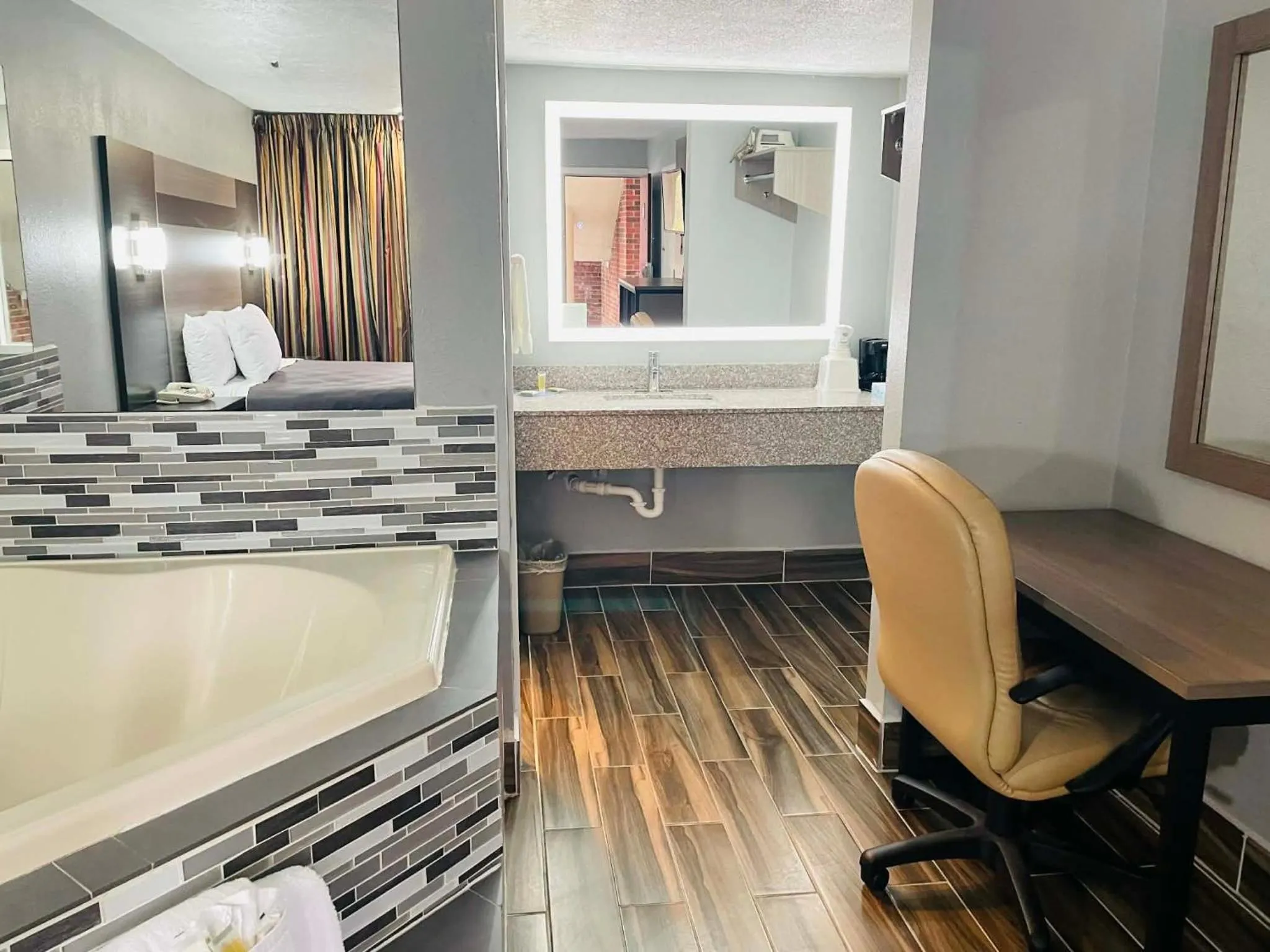 Travelodge by Wyndham Sellersburg