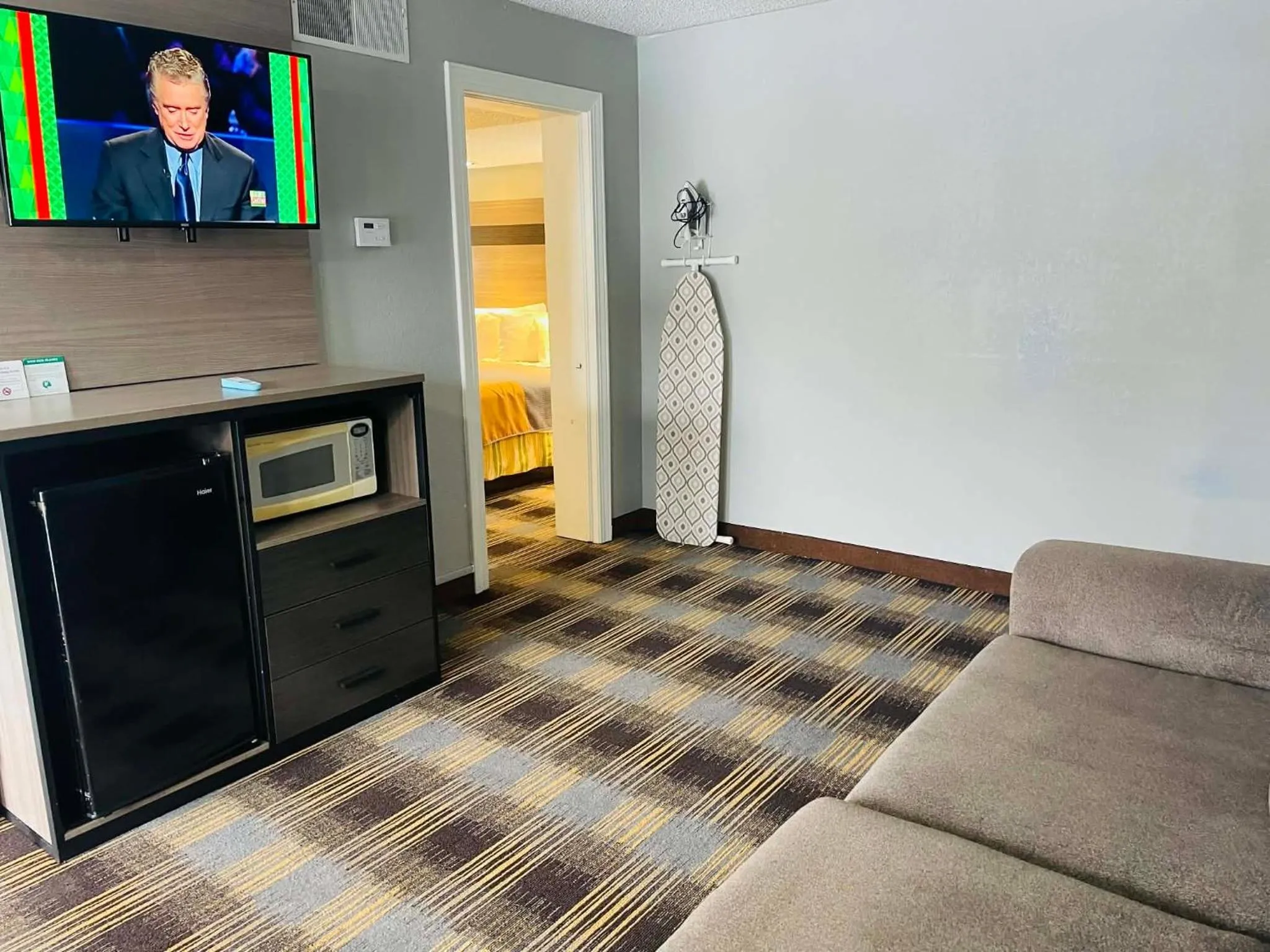 Travelodge by Wyndham Sellersburg