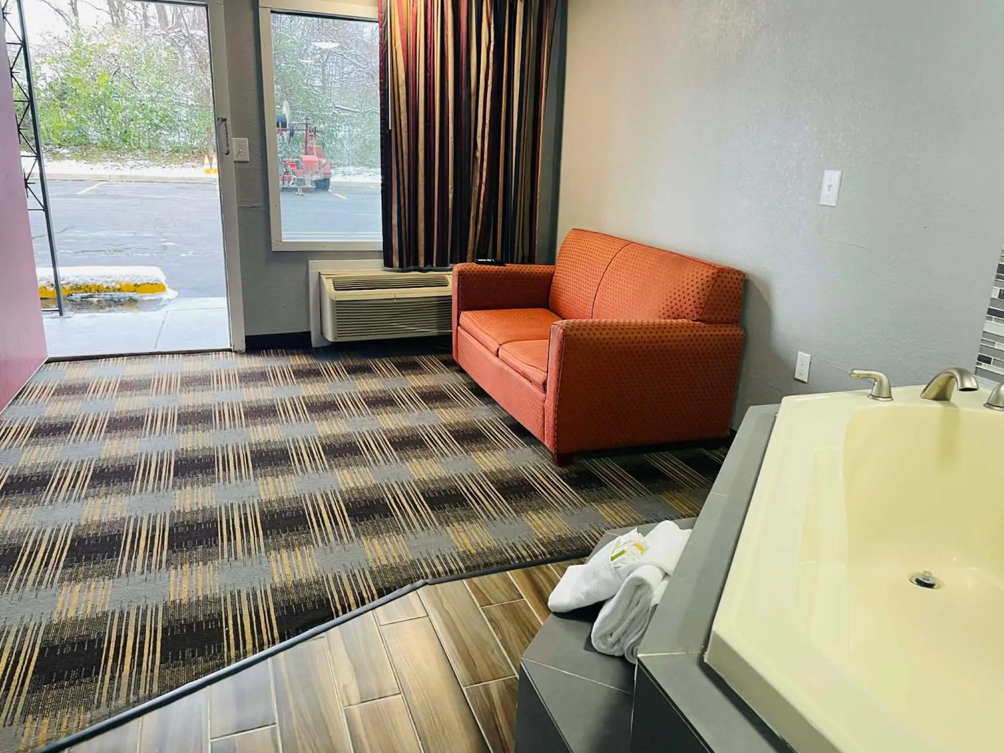 Travelodge by Wyndham Sellersburg